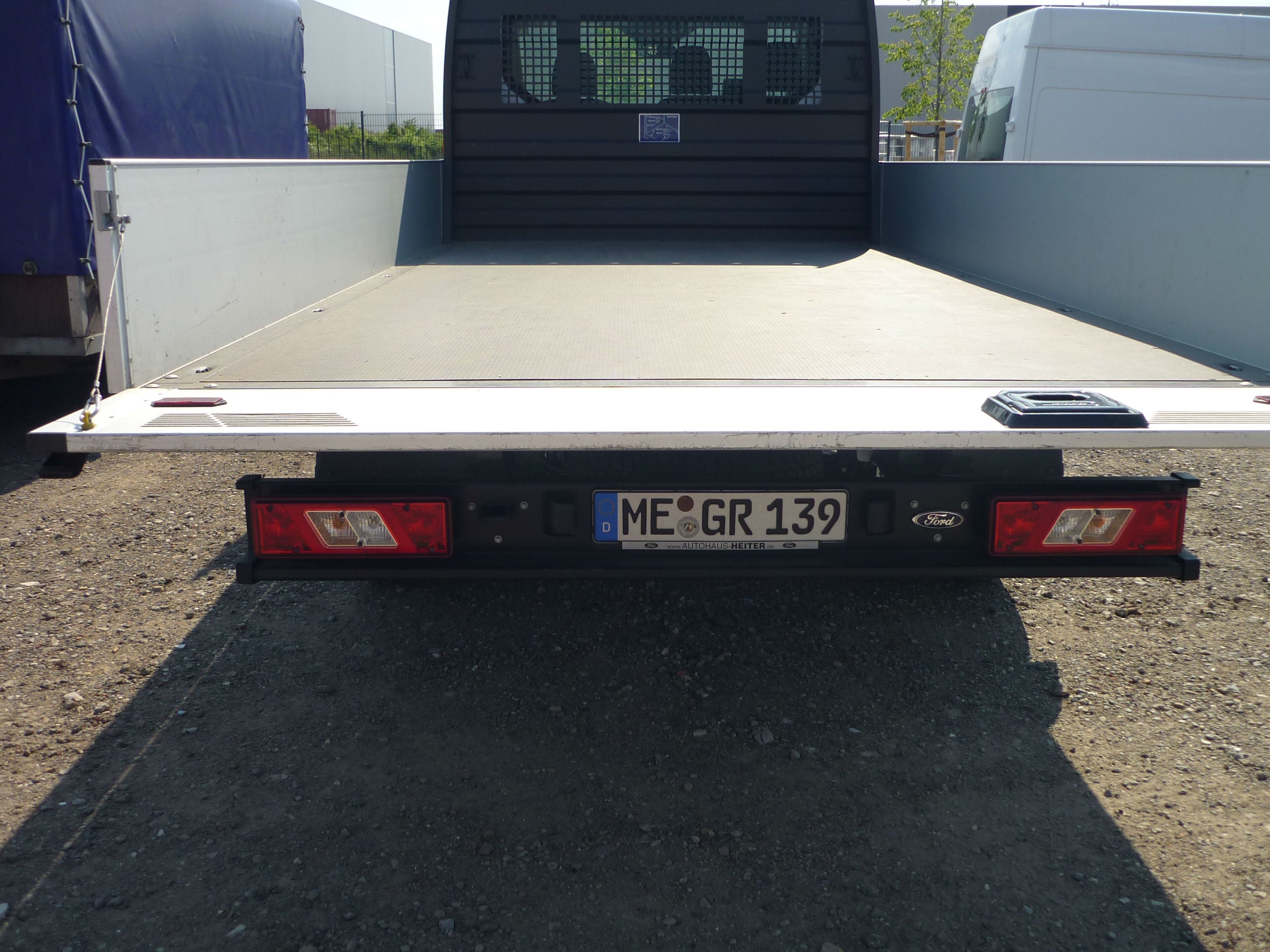 Sprinter / Transit / Transporter - Pritschenfahrzeug mit 4,20m Ladelänge – 2