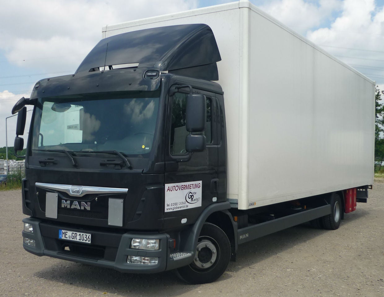 LKW 11,9t. Koffer / Kasten / Plane oder Schiebplane/Edscha mit Ladebordwand und Anhängerkupplung – 2