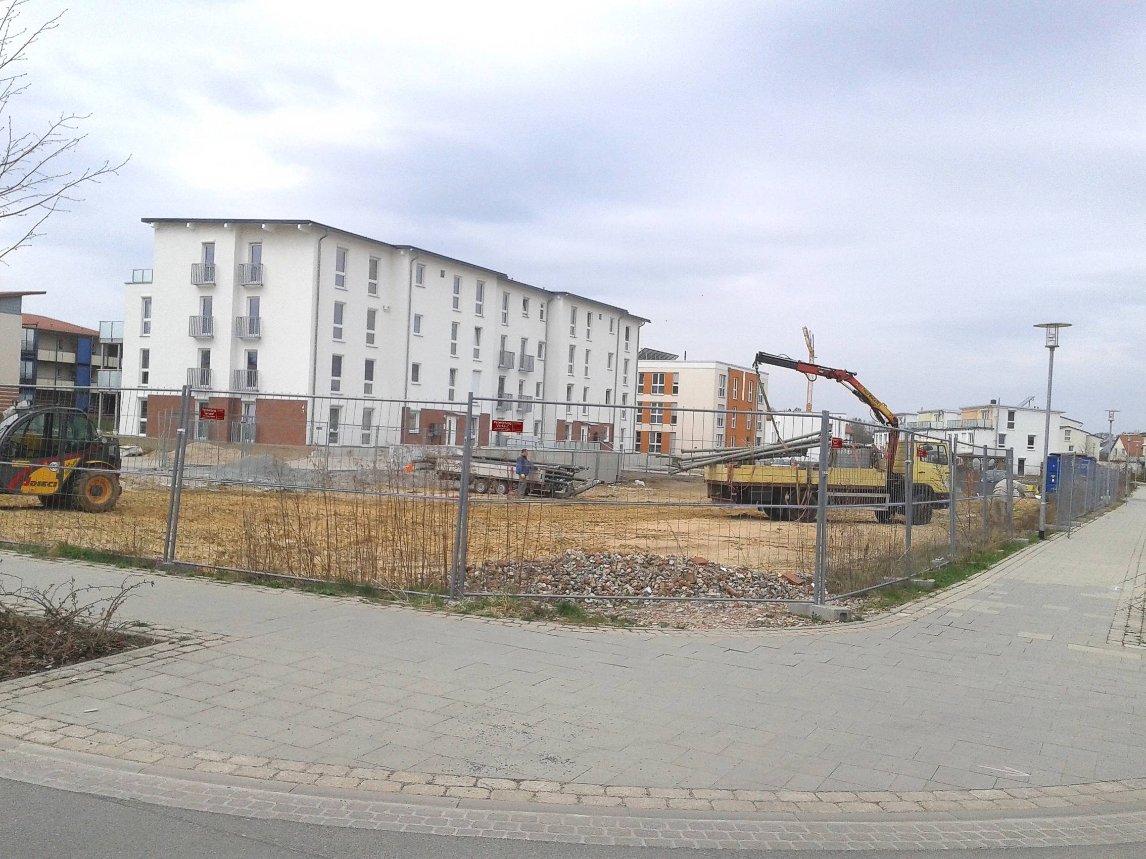 Bauzaun inkl. Gummistein, Mobilzaun, Schutzzaun, Schutzgitter, Baustellenabsperrung, Veranstaltungsabsperrung, mobile Absperrung, Eventabsperrung, Absperrgitter, Objektschutz, Baustellenzaun, Baustell – 2
