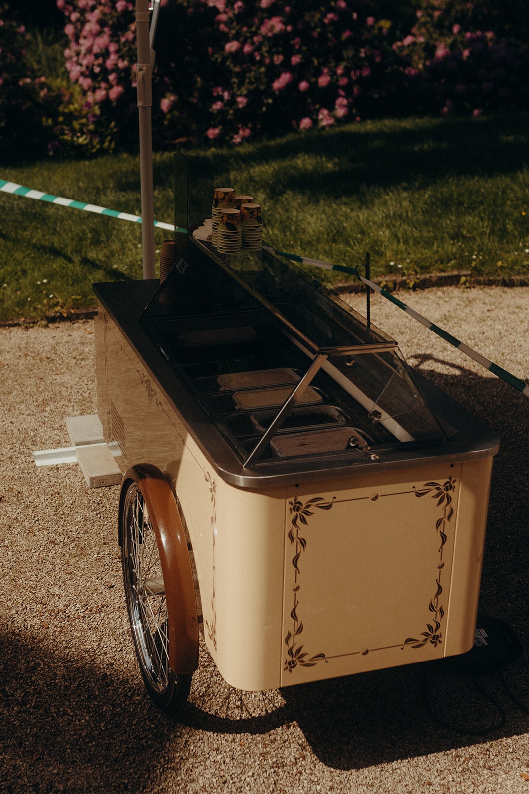 Retroeiswagen mit Sonnenschirm – 2