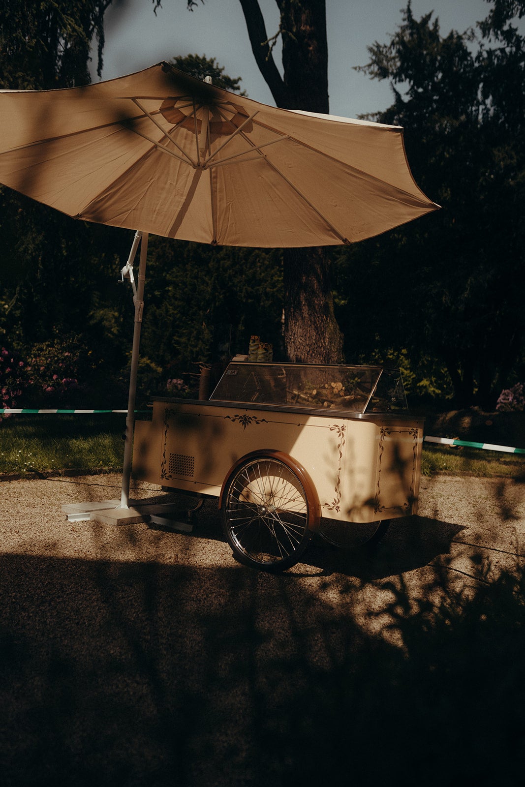 Retroeiswagen mit Sonnenschirm – 3