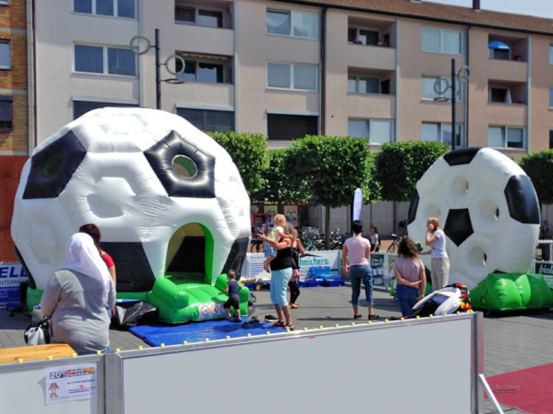 Hüpfburg Fußball mieten – Spaß-Attraktion 4 x 4 x 4 m für Kinderfeste & Events – 2