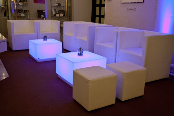LED Loungetisch / LED Couchtisch CUBIT (leuchtend in allen Farben) – 2