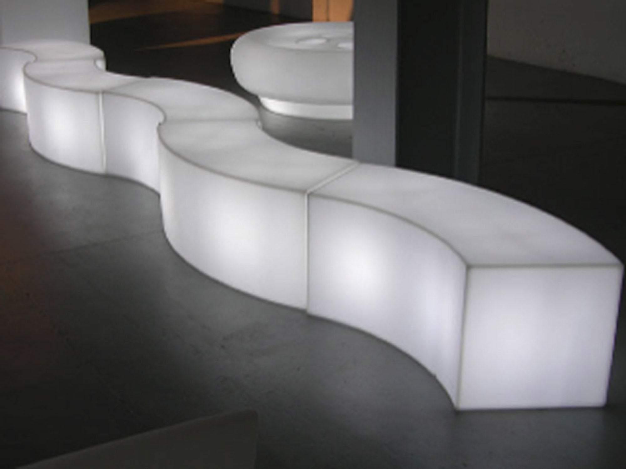 LED Sitzbank / Loungebank / Hocker halbrund iSNAKE (leuchtend in allen Farben) – 2