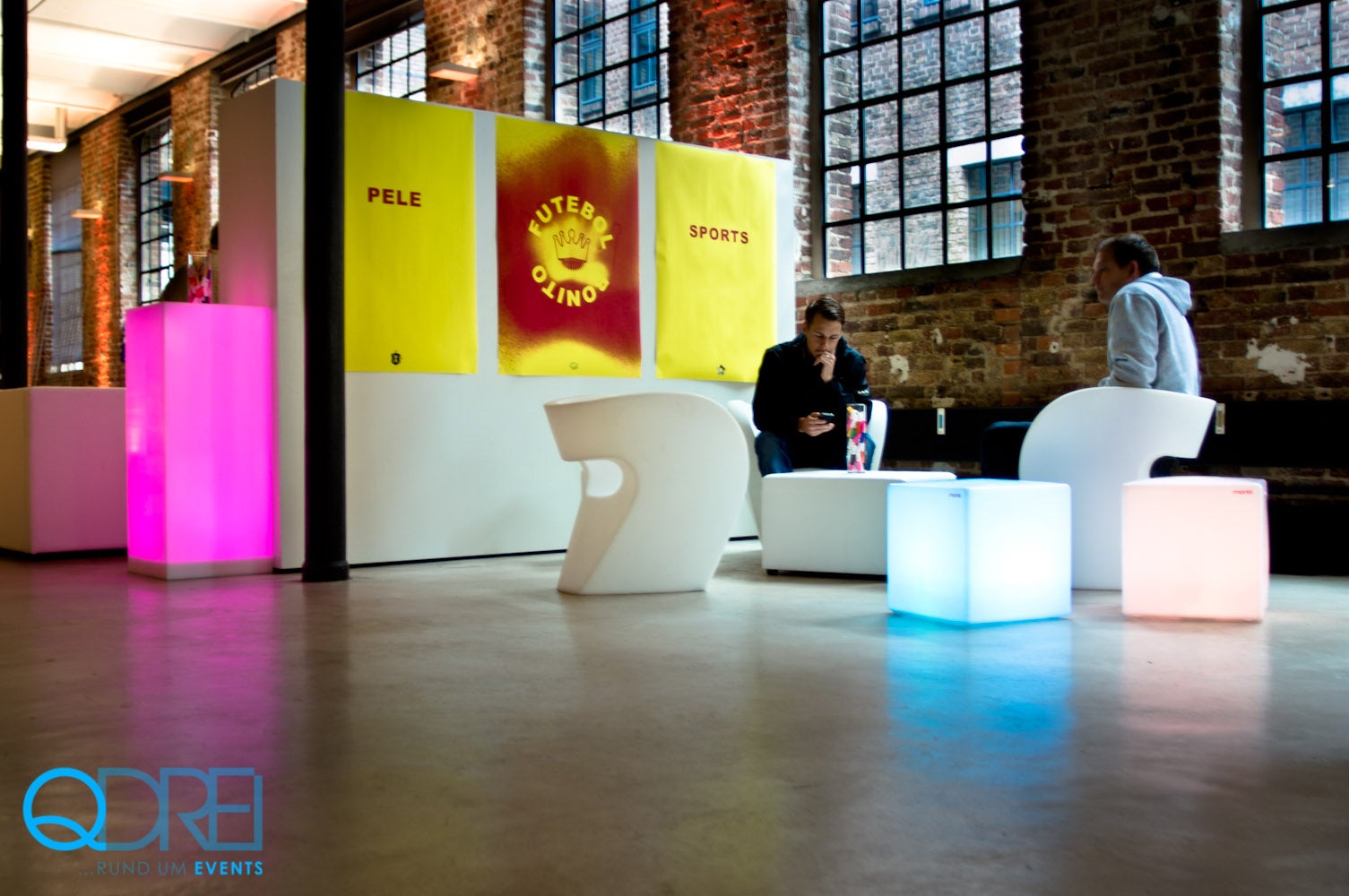 LED Lightcube / Sitzwürfel / Loungehocker (leuchtend in allen Farben) – 4