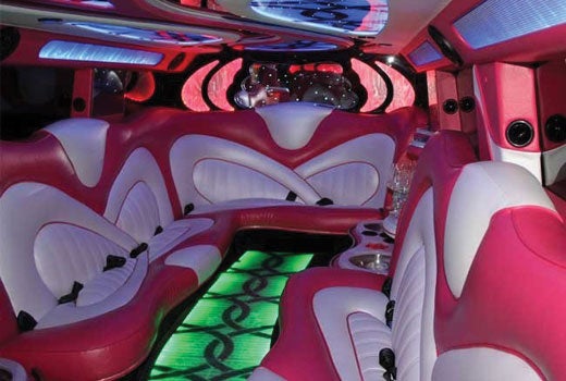 Pinke Stretchlimousine für ganz NRW buchen - Limo4vips.de – 2