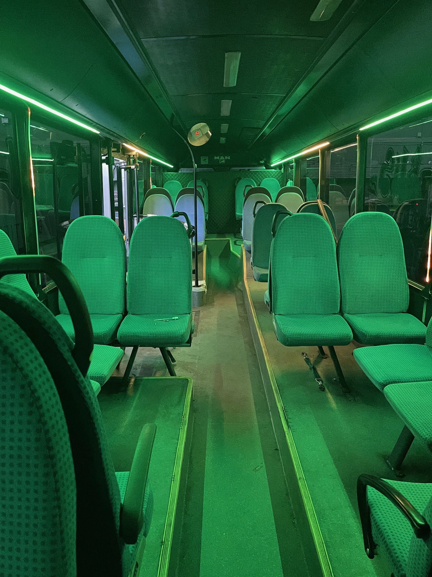 Extrem großer Partybus XXL+ mieten bis 45 Personen - Limo4vips.de – 2