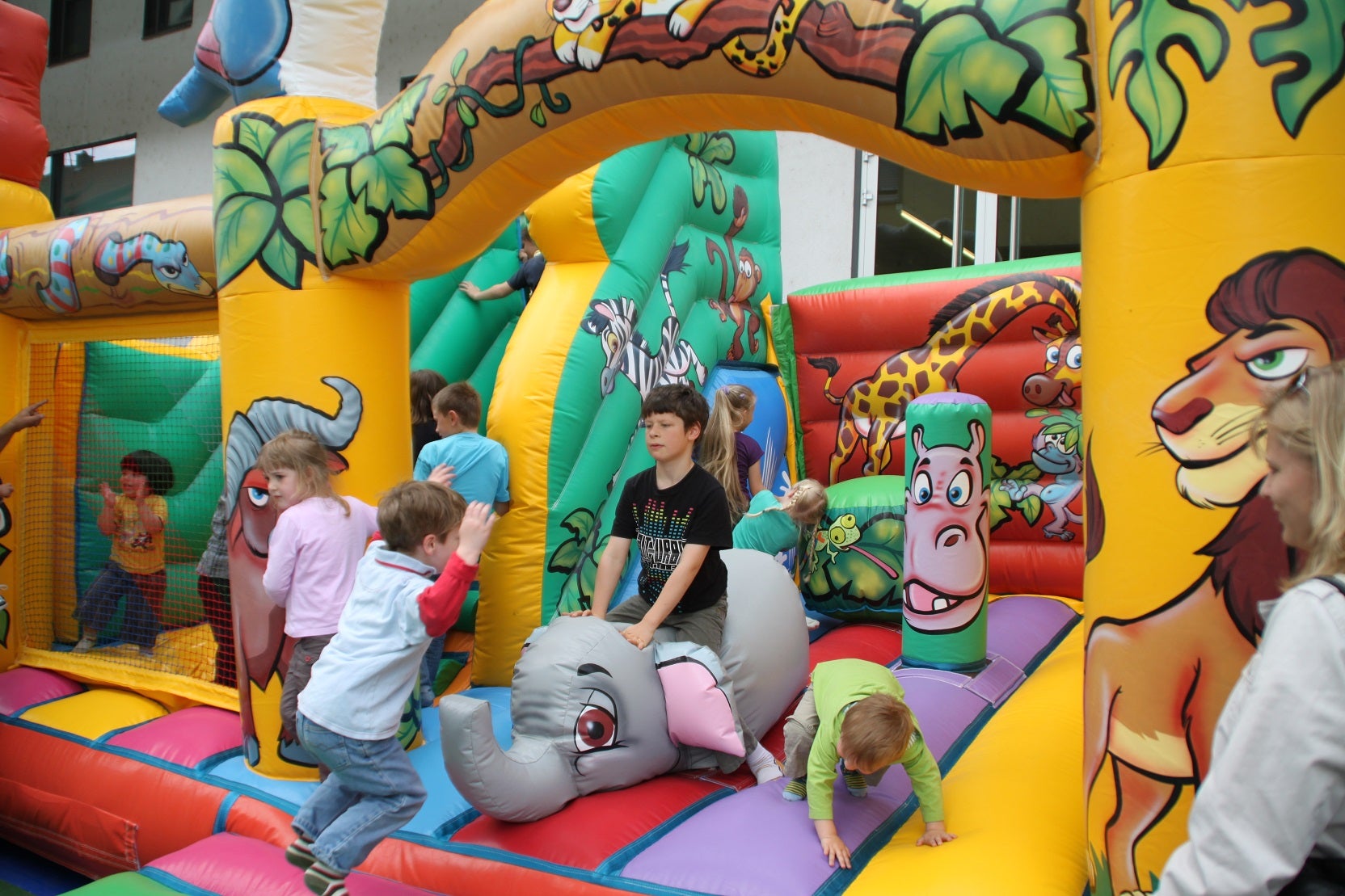 Hüpfburg Safari ~ Multiplay mit Hindernissen ~ Springburg ~ Hopsburg ~ bei spass-events – 2
