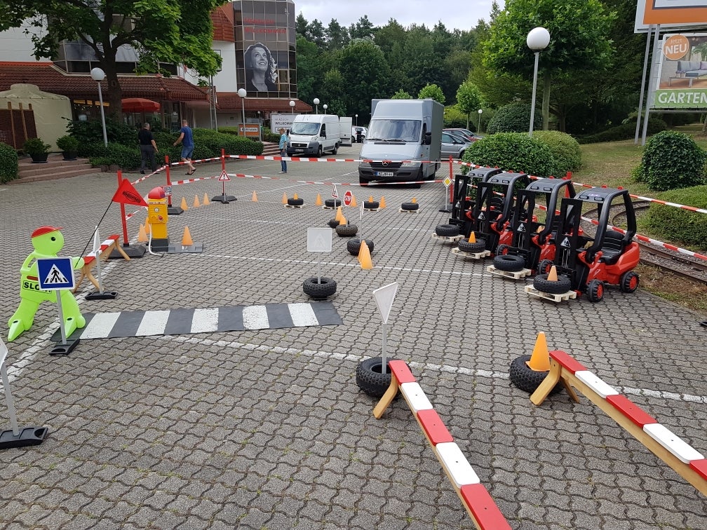 Gabelstapler ~ Parcour ~ Gabelstaplerparcour ~ BIG LINDE ~ bei spass-events – 3