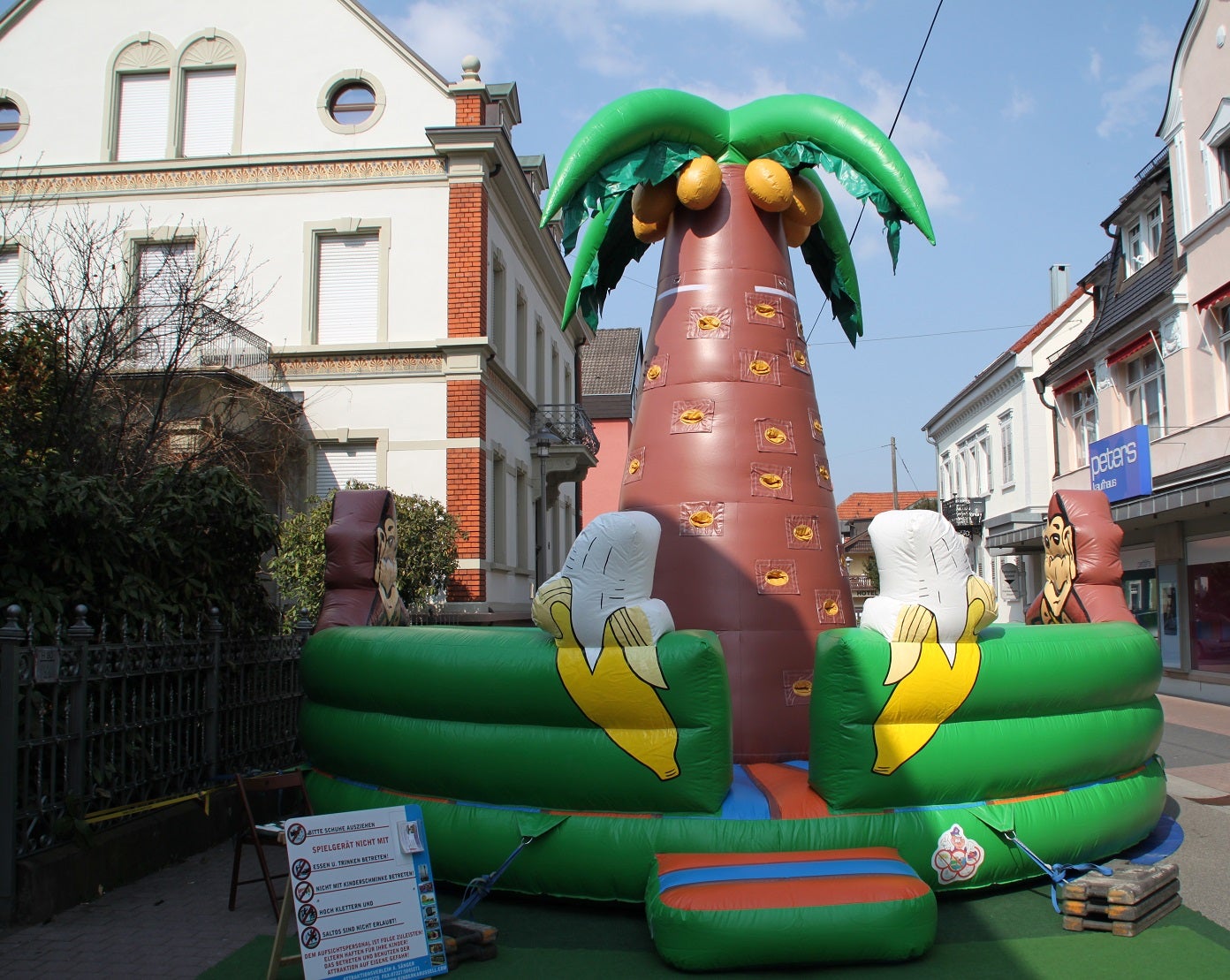 Banana Klettern ~ Kletterpalme ~ Kletterturm ~ Hüpfburg ~ Klettern ~ Hüpfburgen