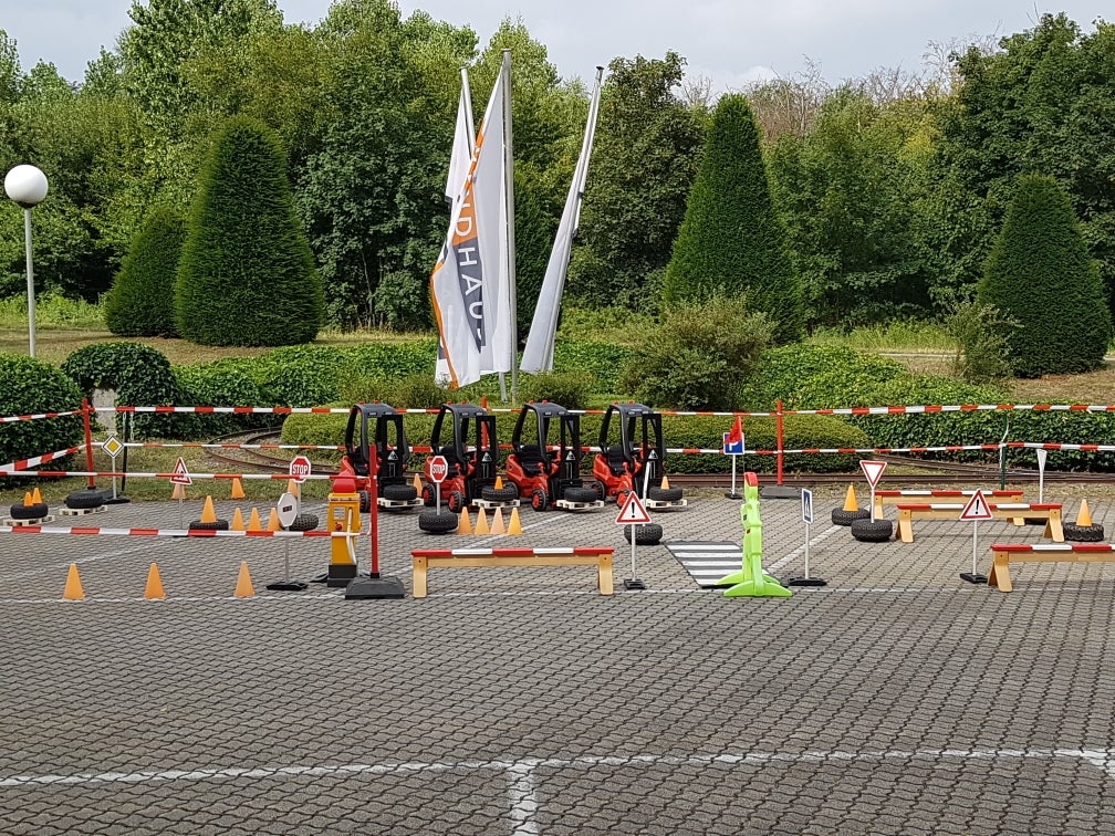 Gabelstapler ~ Parcour ~ Gabelstaplerparcour ~ BIG LINDE ~ bei spass-events – 4