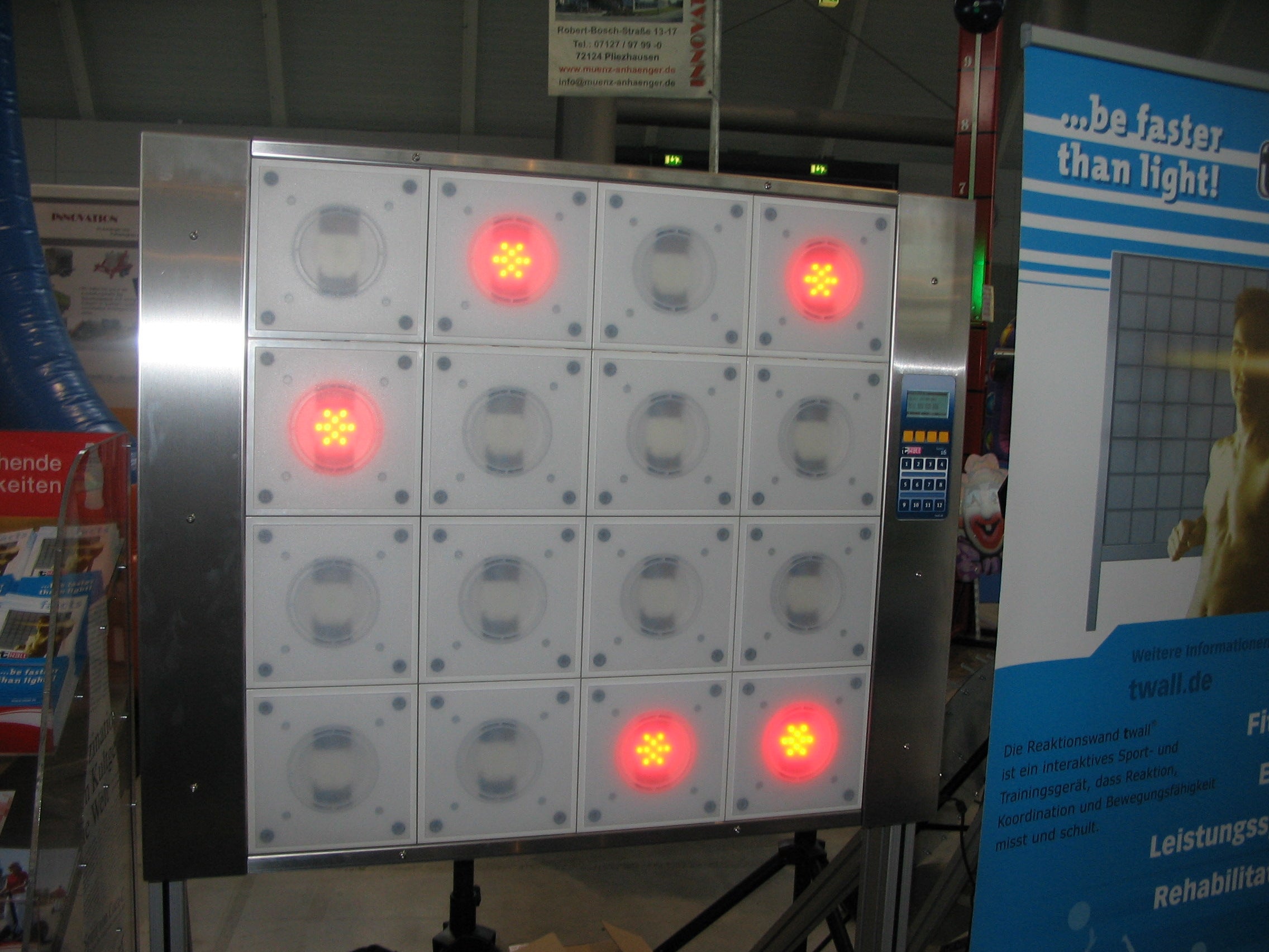 twall® Basic 16 Felder ~ Reaktionswand ~ Colour ~ Touchboard16 ~ bei spass-events