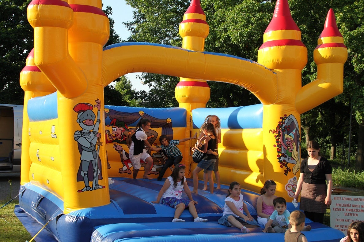 Hüpfburg ~ Schloss ~ Springburg ~ hüpfen ~ Schloß ~ Hopsburg ~ bei spass-events – 3