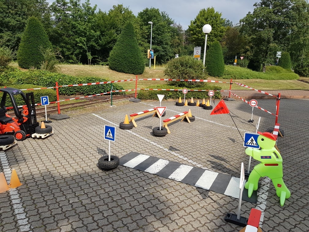 Gabelstapler ~ Parcour ~ Gabelstaplerparcour ~ BIG LINDE ~ bei spass-events – 2