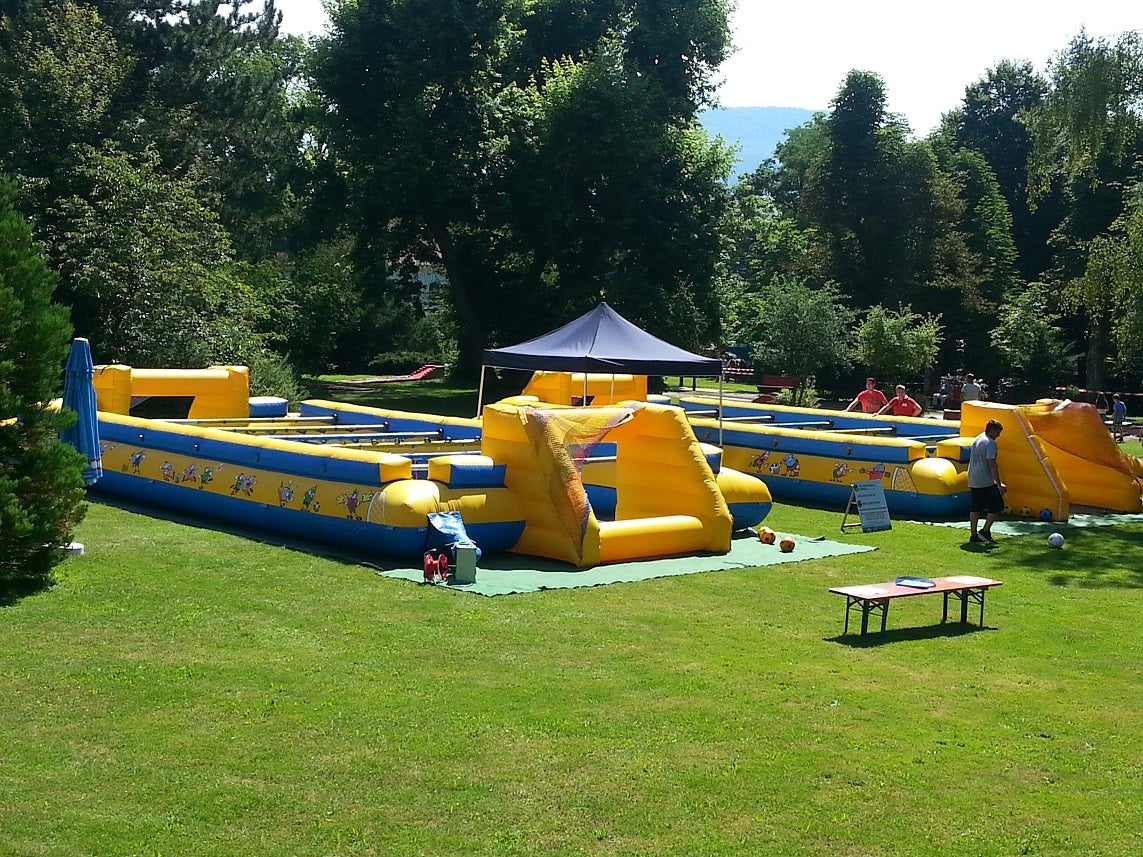 Human Table Soccer ~ Menschenkicker ~ XXL Kicker ~ Riesenkicker ~ HTS ~ Lebendkicker ~ Gauditurnier ~ Turnier ~ bei spass-events – 3