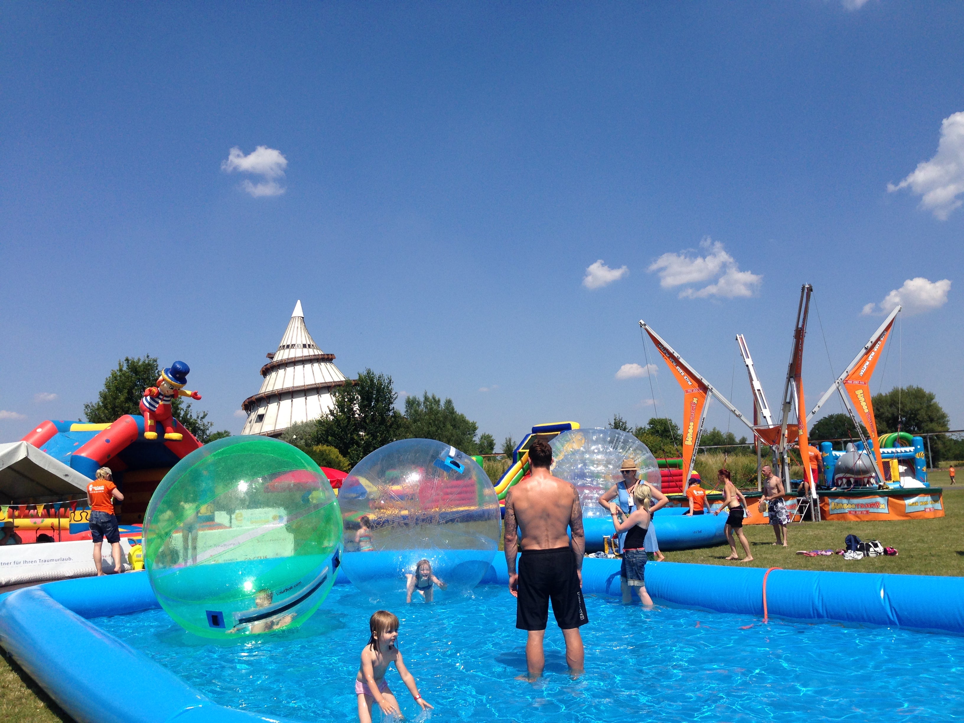 Hüpfburg "Wasserpool mit Wasserbällen" 10,00 x 5,00 m – 2