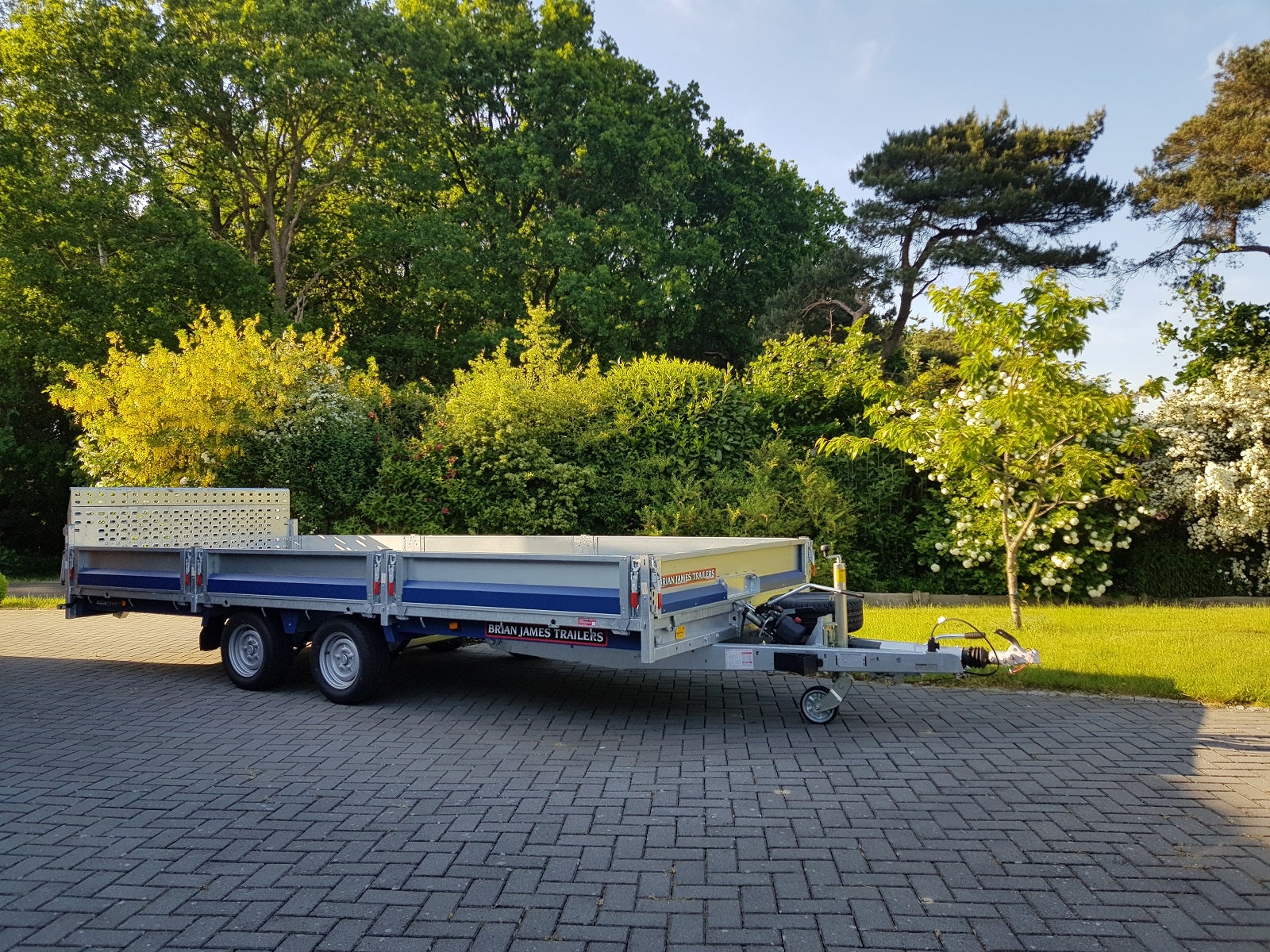 Brian James Cargo Connect Multifunktionsanhänger / Der Standort ist 27639 Wurster Nordseeküste