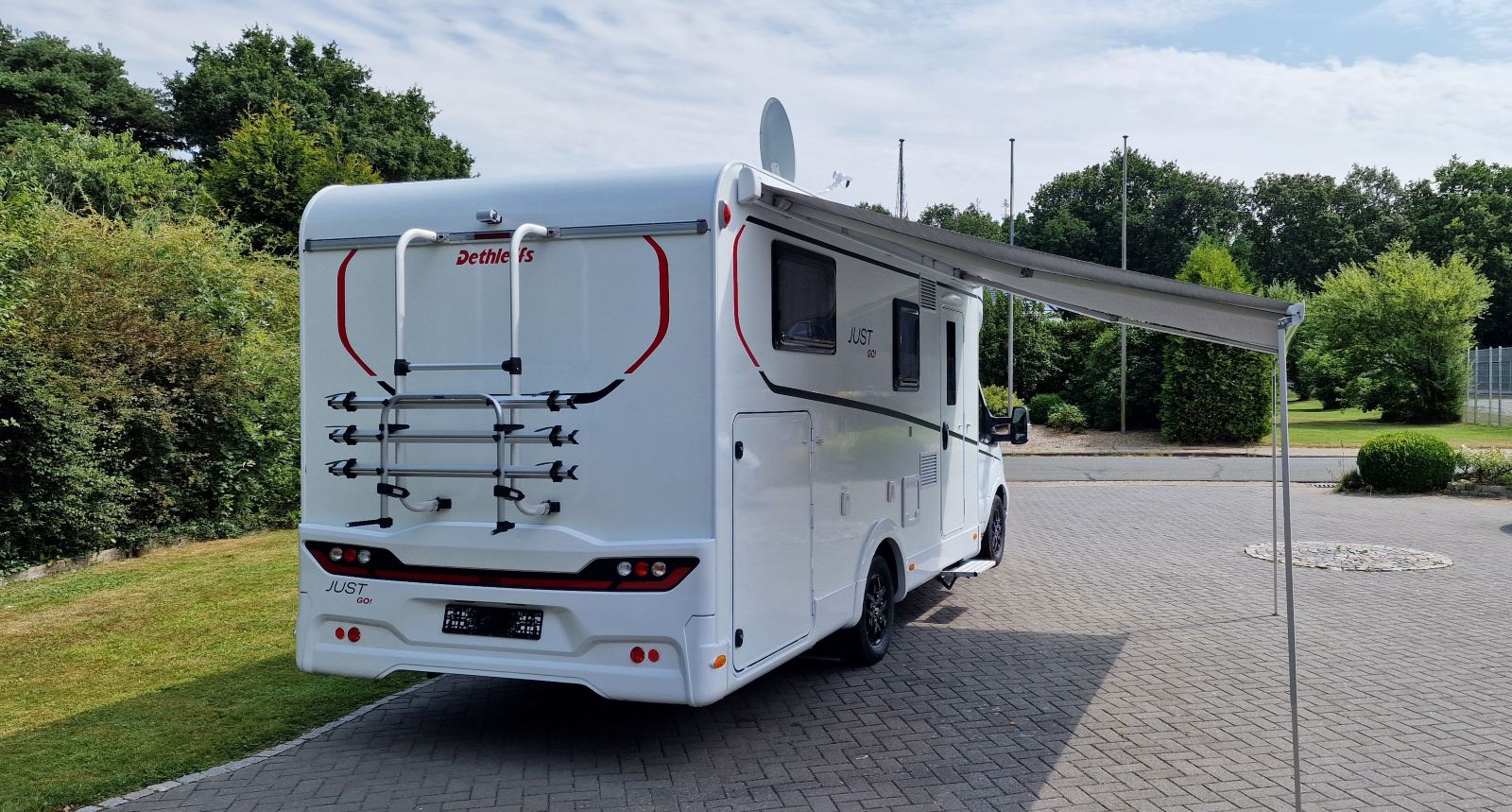Wohnmobil Dethleffs Just Go T 7055 EB Automatik mit vollautomatische Satanlage, Doppel Din Radio,Navi, Rückfahrkamera,4er Fahrradträger und Markise – 3