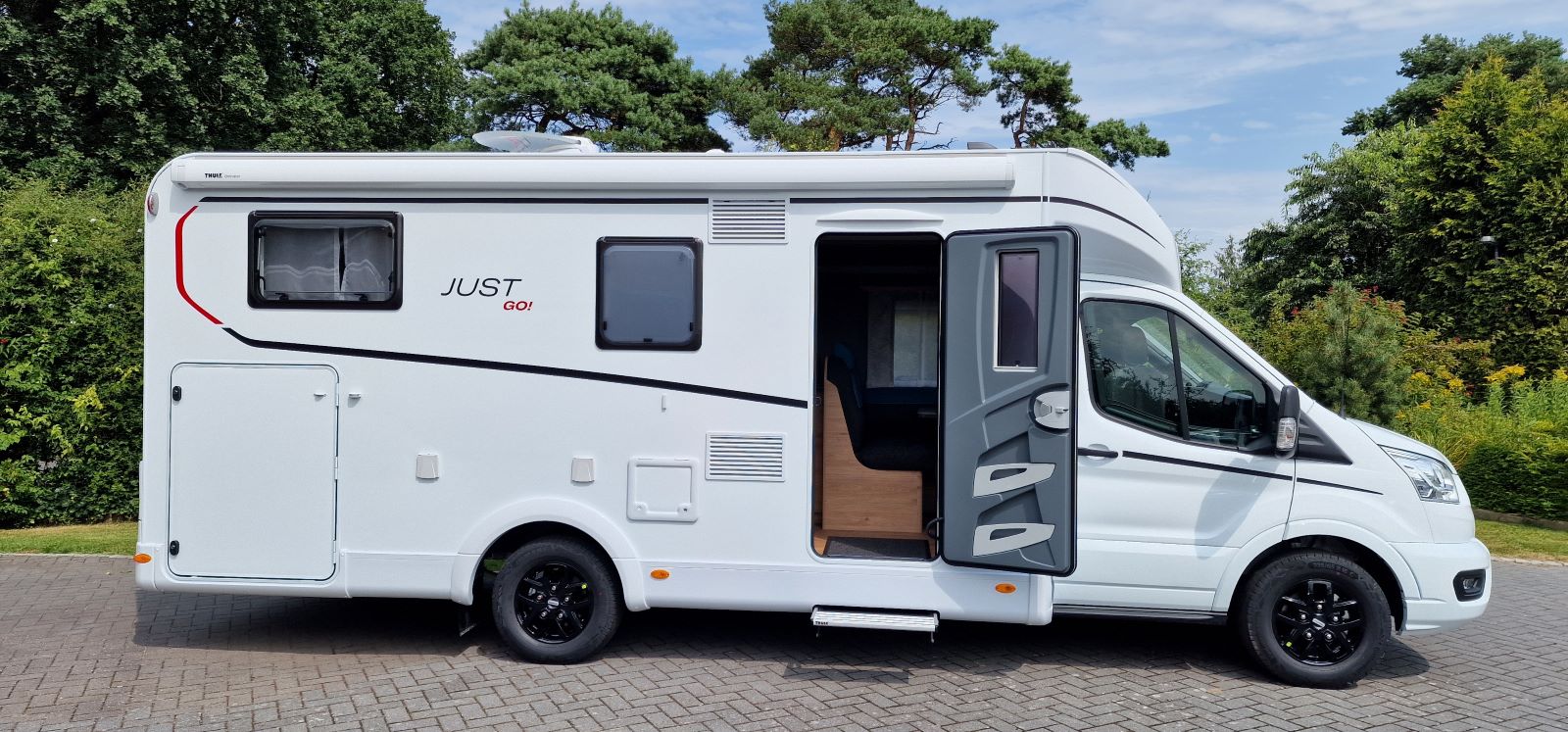 Wohnmobil Dethleffs Just Go T 7055 EB Automatik mit vollautomatische Satanlage, Doppel Din Radio,Navi, Rückfahrkamera,4er Fahrradträger und Markise – 4