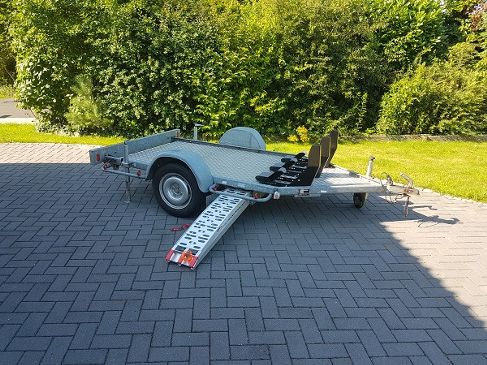 Motorradanhänger / Motorradtransporter für 1 oder 2 Motorräder 100 km/ h / Der Standort ist 27639 Wurster Nordseeküste