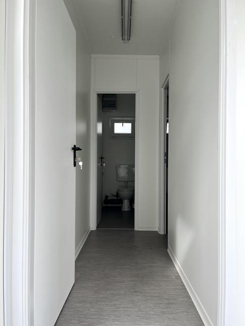 Büroversorger / Küchencontainer/ Bürocontainer mit WC-Damen/ Herren 20 Fuß – 3