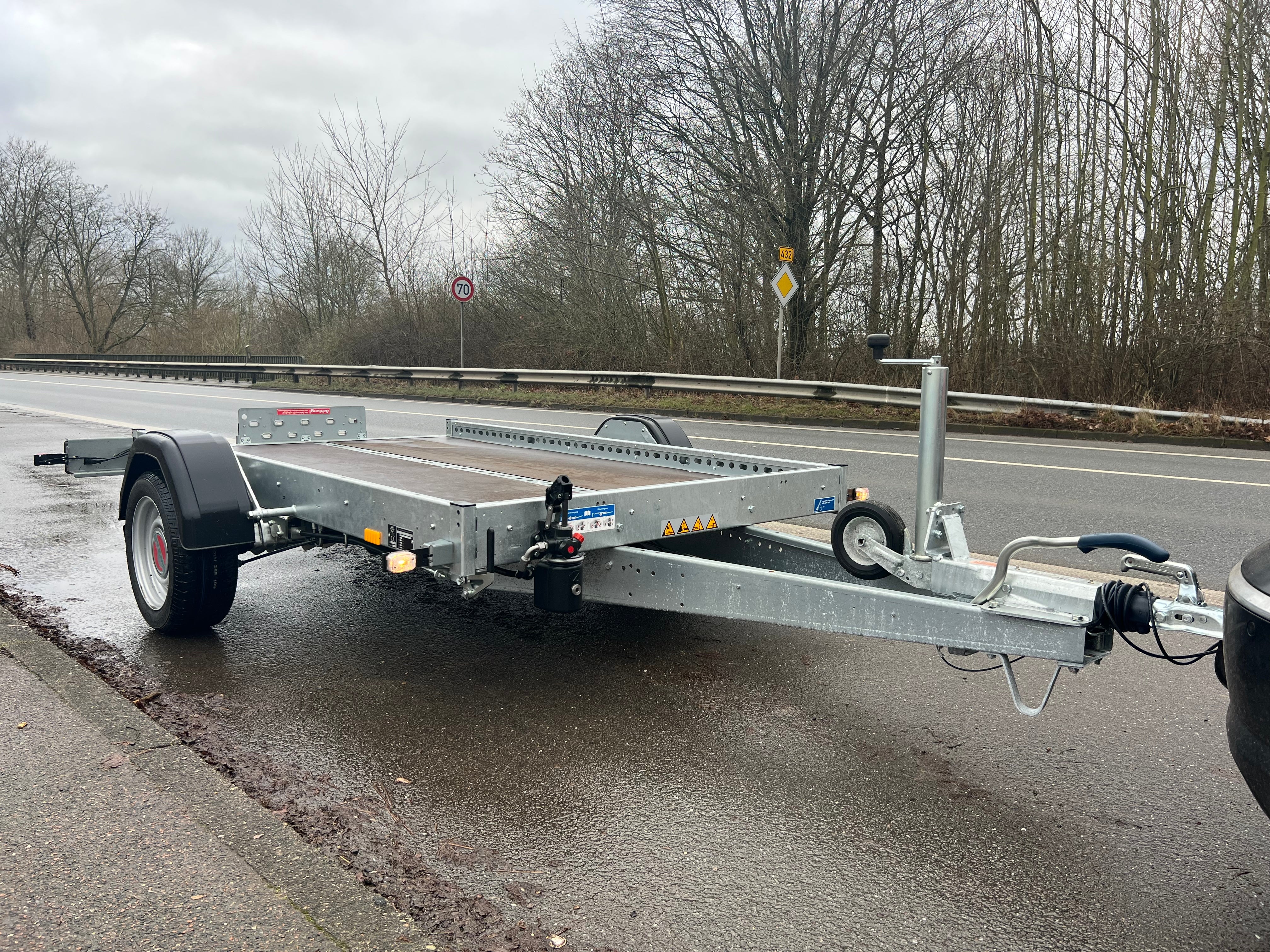 1,3 Tonnen Absenker Absenkanhänger Multitransporter Motorradanhänger Piaggio Quadtransporter oder auch für Krankenfahrstühle – 4