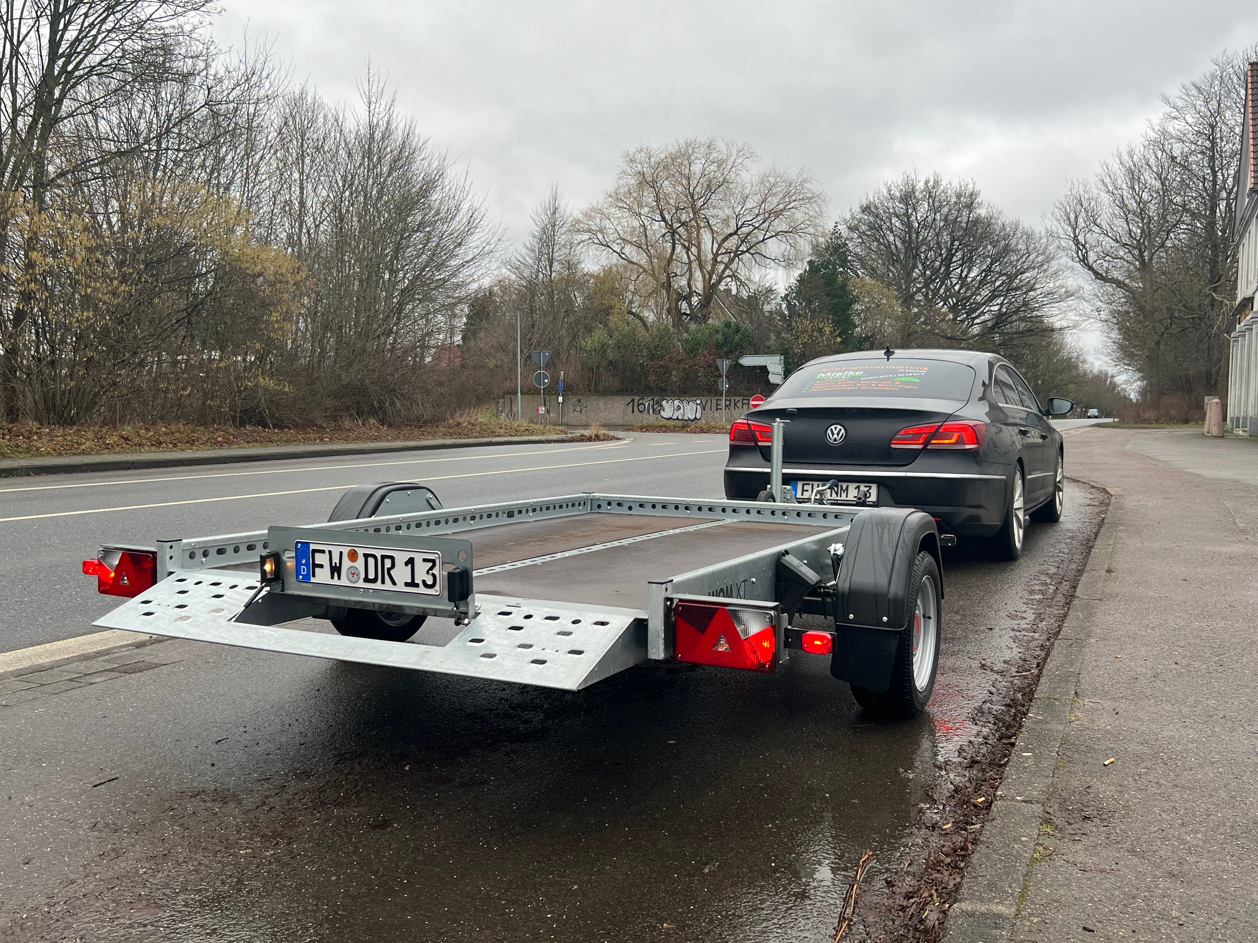 1,3 Tonnen Absenker Absenkanhänger Multitransporter Motorradanhänger Piaggio Quadtransporter oder auch für Krankenfahrstühle