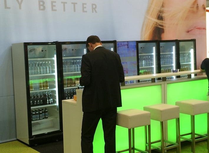 Flaschenkühlschrank * Getränkekühlschrank * Gastrokühlschrank * Flaschenkühltruhe * Getränkekühltruhe * Kühlschrank mit Glastür * Kühlschrank beleuchtet  - mieten bei hires-event.de – 4