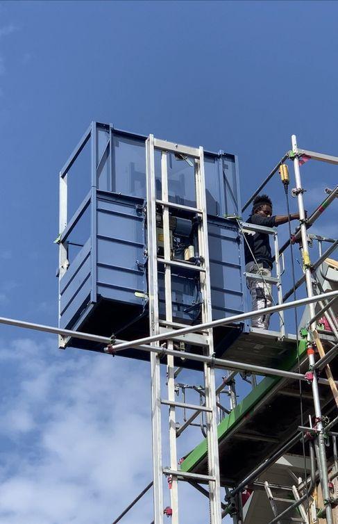 Gerüstaufzug Gerüstlift Materiallift Materialaufzug Senkrechgtlift Senkrechtaufzug Zahnstangenlift Zahnstangenaufzug Bauaufzug Baulift GEDA 200 Z – 3