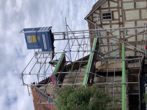 Gerüstaufzug Gerüstlift Materiallift Materialaufzug Senkrechgtlift Senkrechtaufzug Zahnstangenlift Zahnstangenaufzug Bauaufzug Baulift GEDA 200 Z