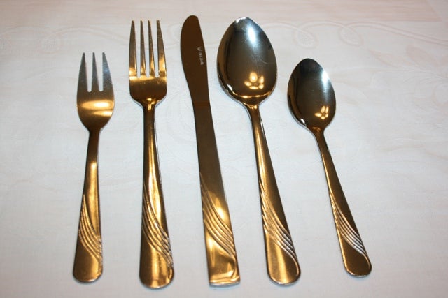 Teller, Gläser und Besteck incl. Endreinigung – 4