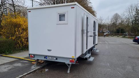 Hochwertiger Sanitäranhänger mieten - Komfort & Hygiene für Ihre Veranstaltung (Toilettenwagen, Kloanhänger, Klowagen, Toilletenanhänger) – 2