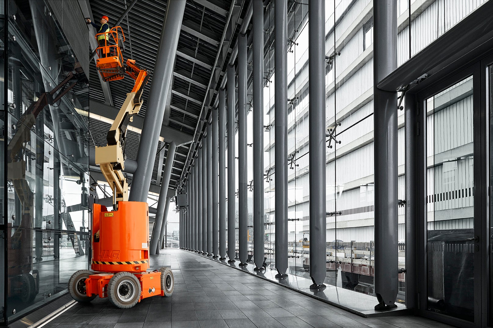 Gelenkteleskoparbeitsbühne Elektro 11 m - JLG E300 AJP – 2