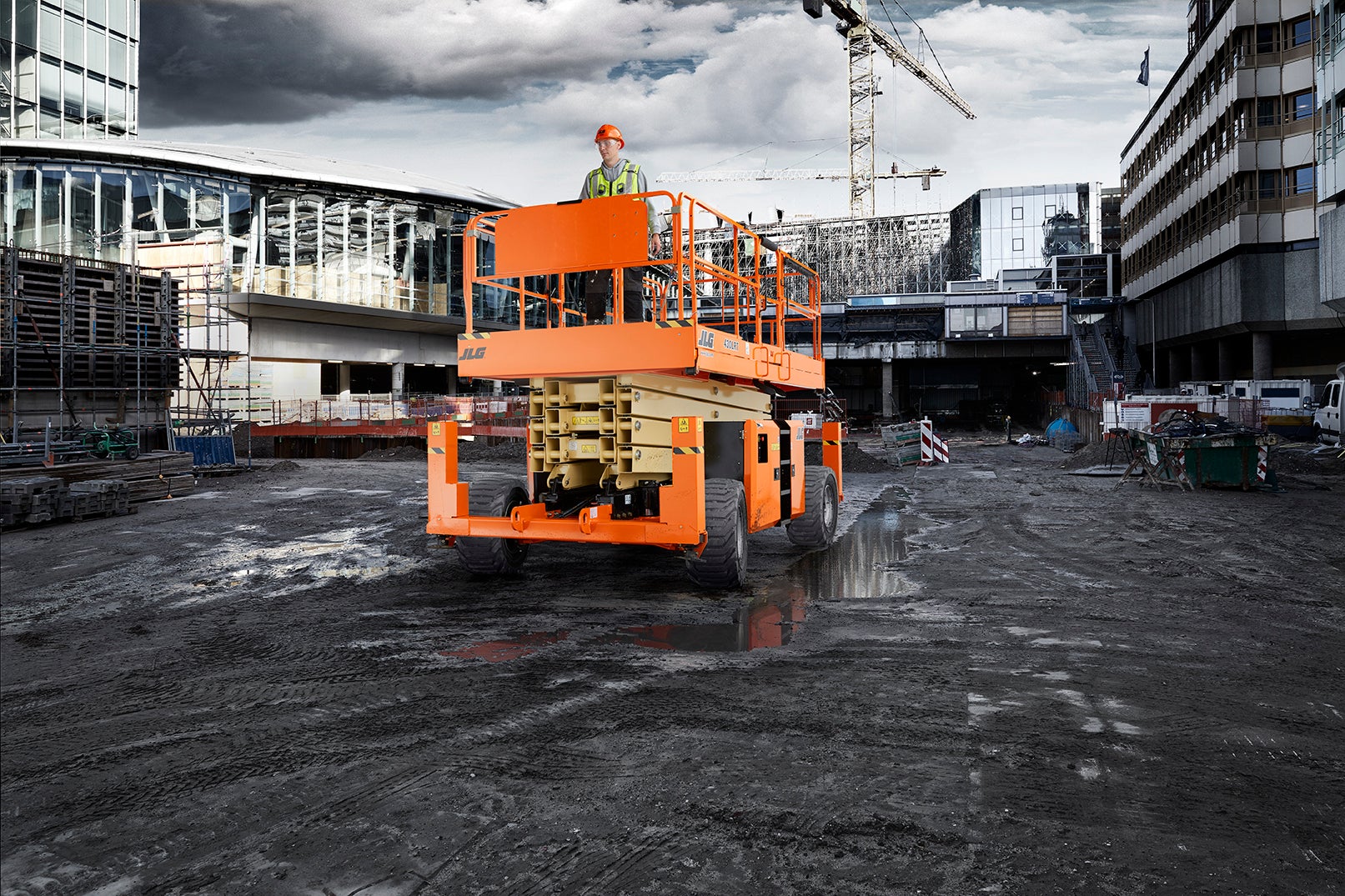 Scherenarbeitsbühne Diesel 18 m - JLG 530 LRT – 4