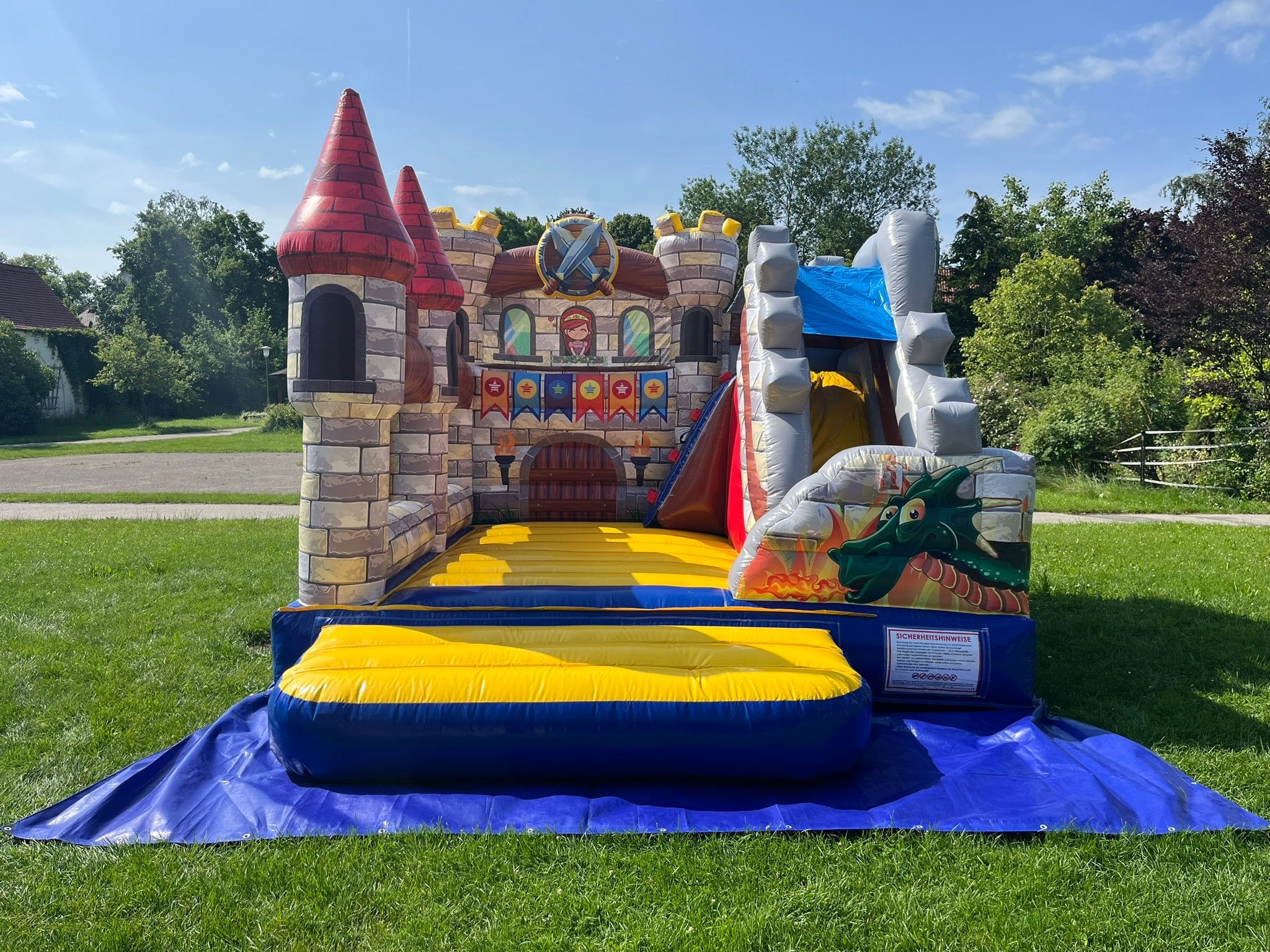 Ritterhüpfburg mit Rutsche mieten – Hüpfburg für Kindergeburtstag & Event