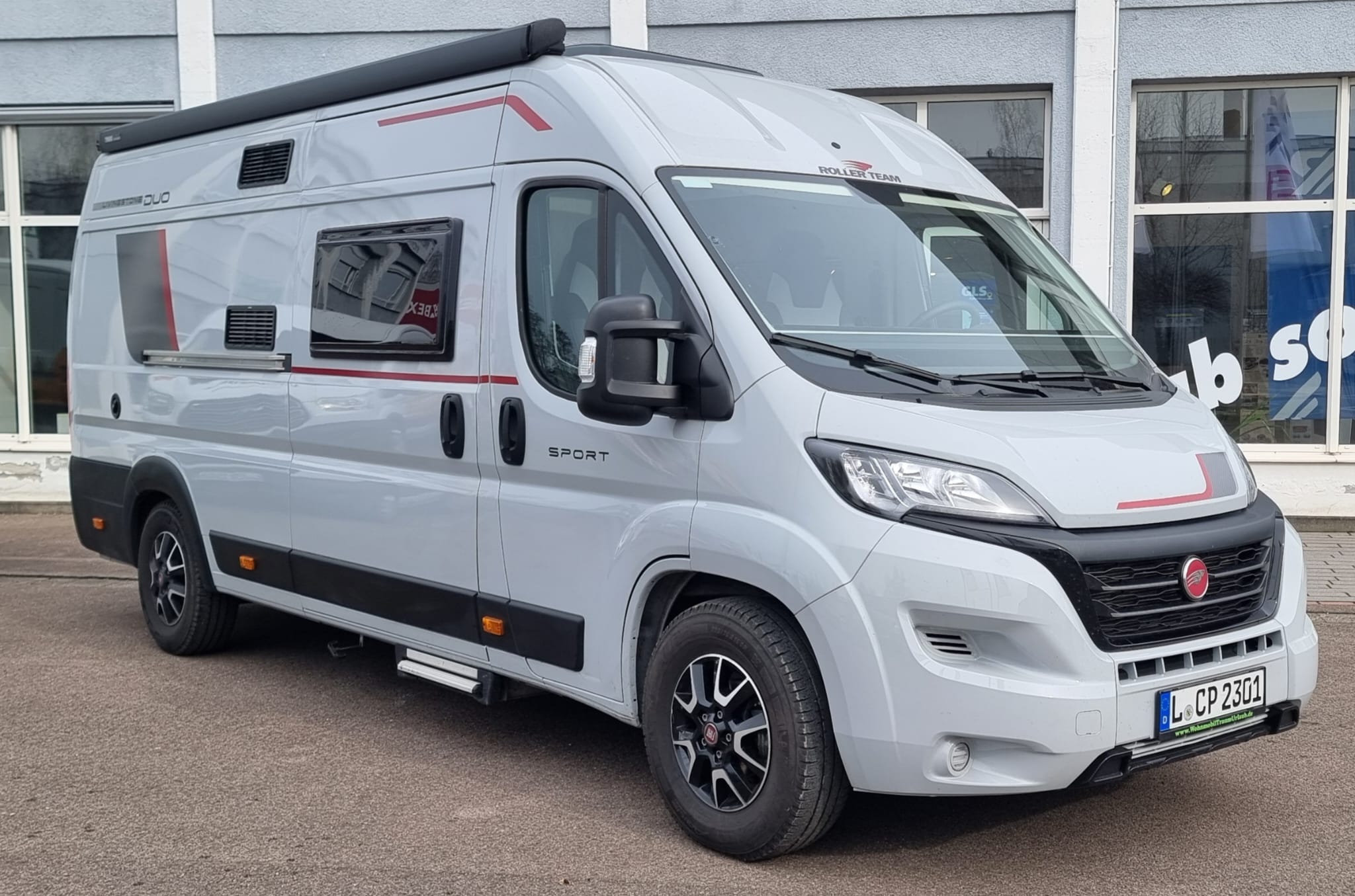KATEGORIE 1.2 - Roller Team Livingstone Duo Kastenwagen Längsbett - 2 bis 3 Schlafplätze, 4 Mitfahrplätze – 2