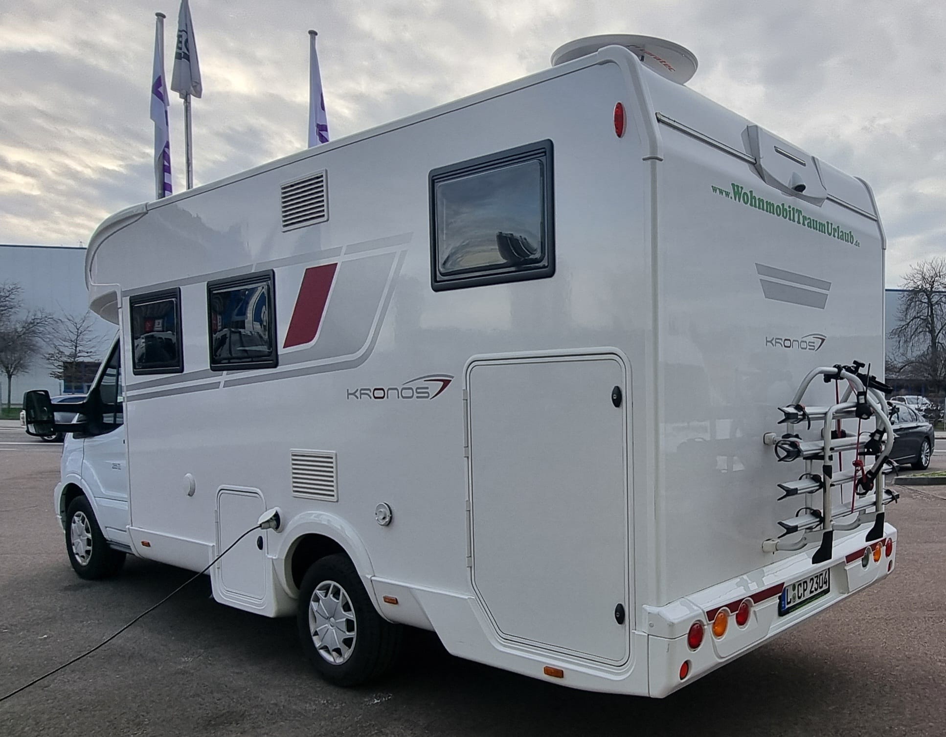 KATEGORIE 2.1 - Roller Team Kronos 287 Face-To-Face Teilintegriert mit Hubbett - 4 Schlafplätze, 4 Mitfahrplätze – 4