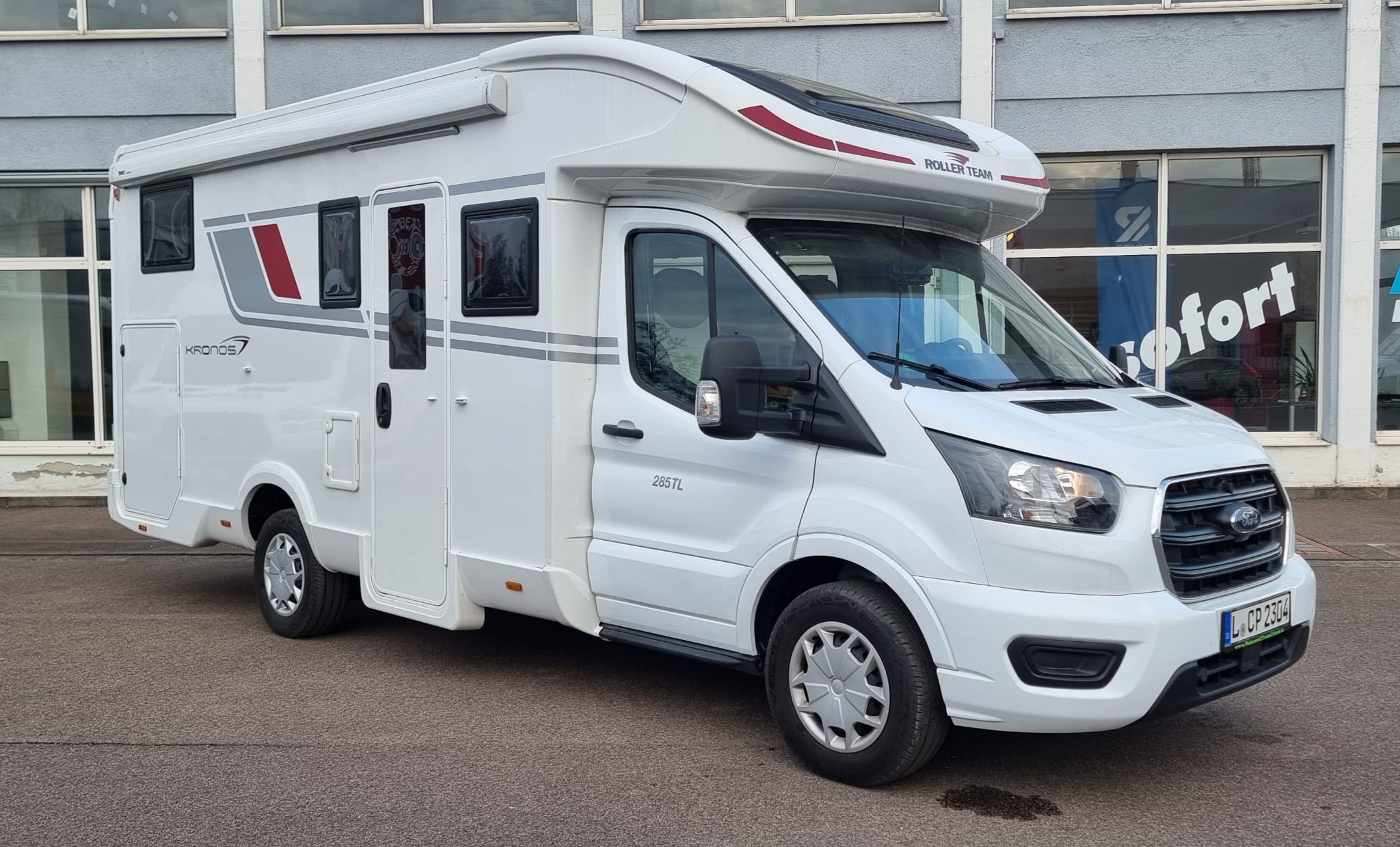 KATEGORIE 2.1 - Roller Team Kronos 287 Face-To-Face Teilintegriert mit Hubbett - 4 Schlafplätze, 4 Mitfahrplätze – 2