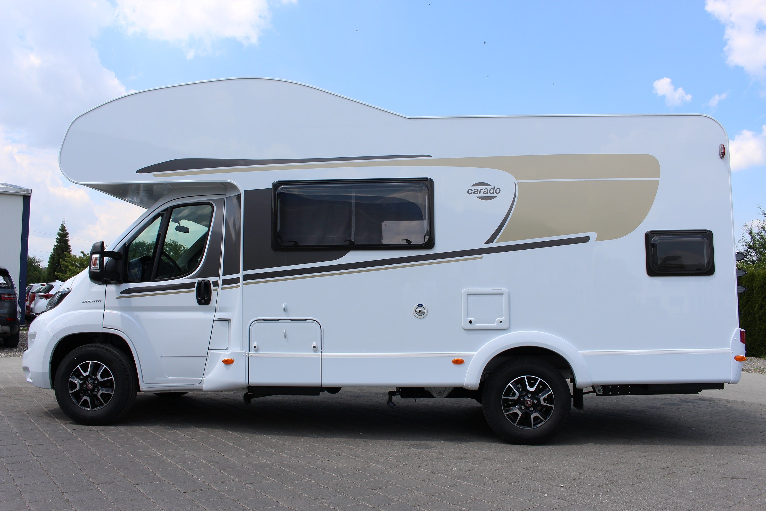 Wohnmobil Carado A-361 mit Stockbetten Fahrradträger und Markise