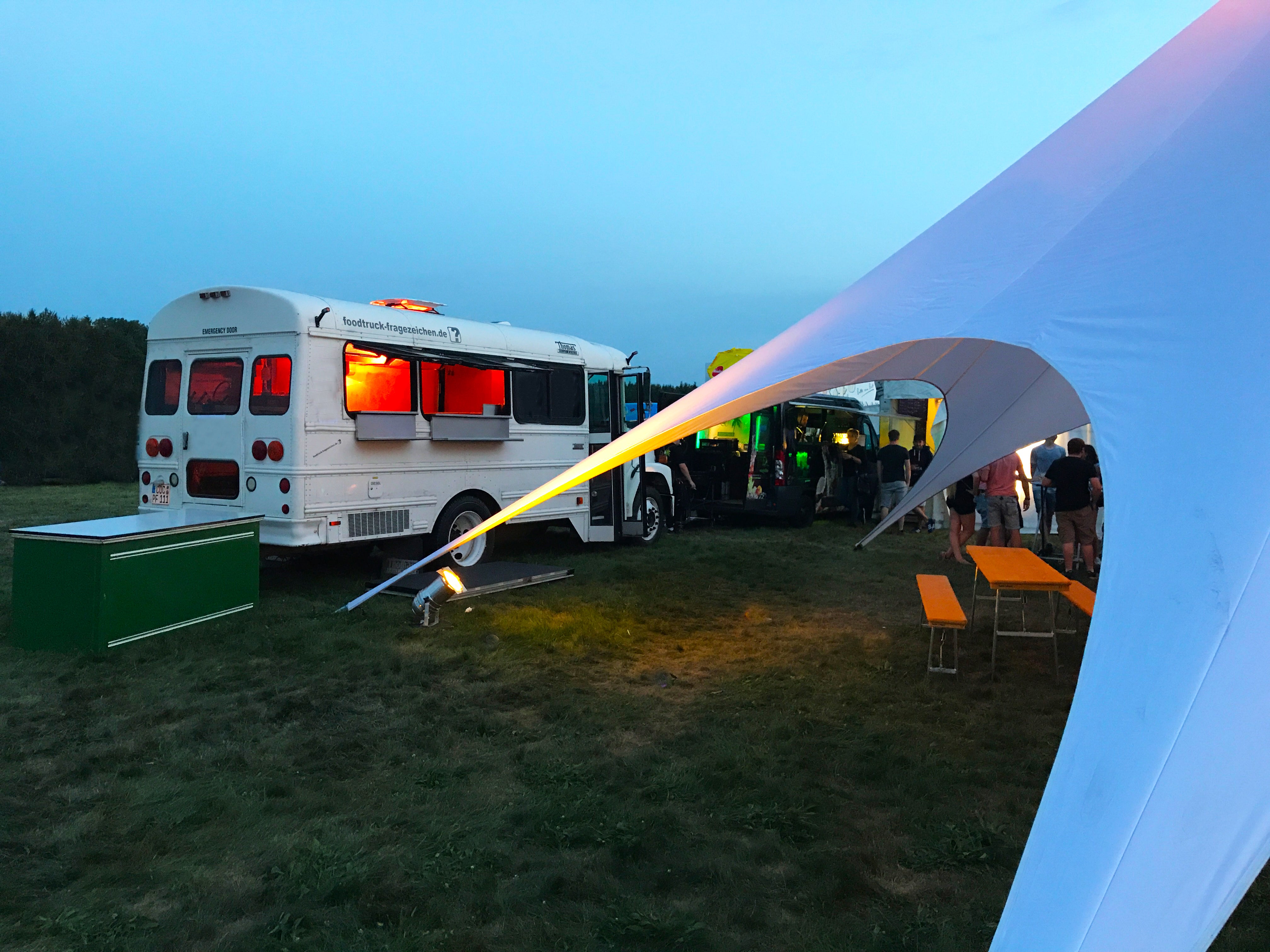 Foodtruck / Schoolbus / Catering / Imbisswagen / Streedfood – 4