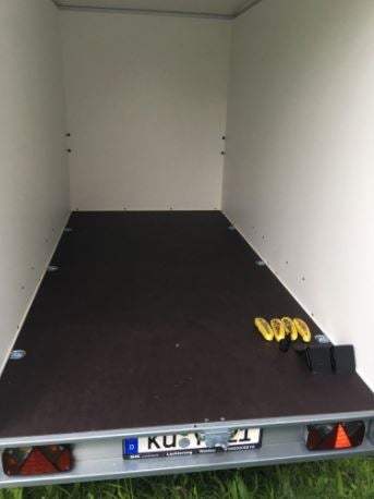 Kofferanhänger geschlossen 2000 kg oder 1200 kg zu mieten Umzug Planenanhänger – 4