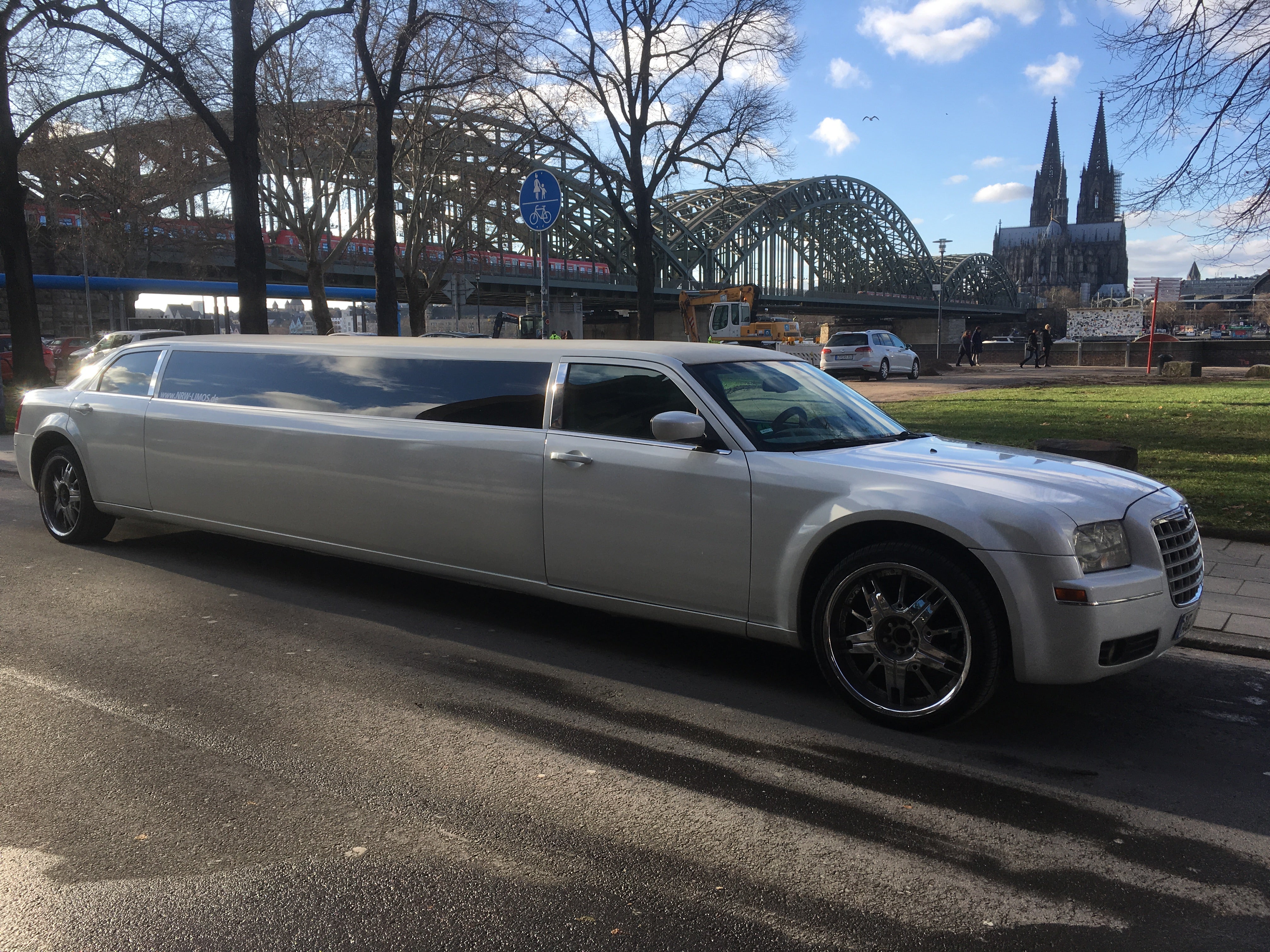 Chrysler 300C Stretchlimousine mieten für 8 Personen, 8,60m Luxus Pur, Hochzeitsauto, Geburtstage, Jungesselenabschiede, Partyfahrten, Events – 2