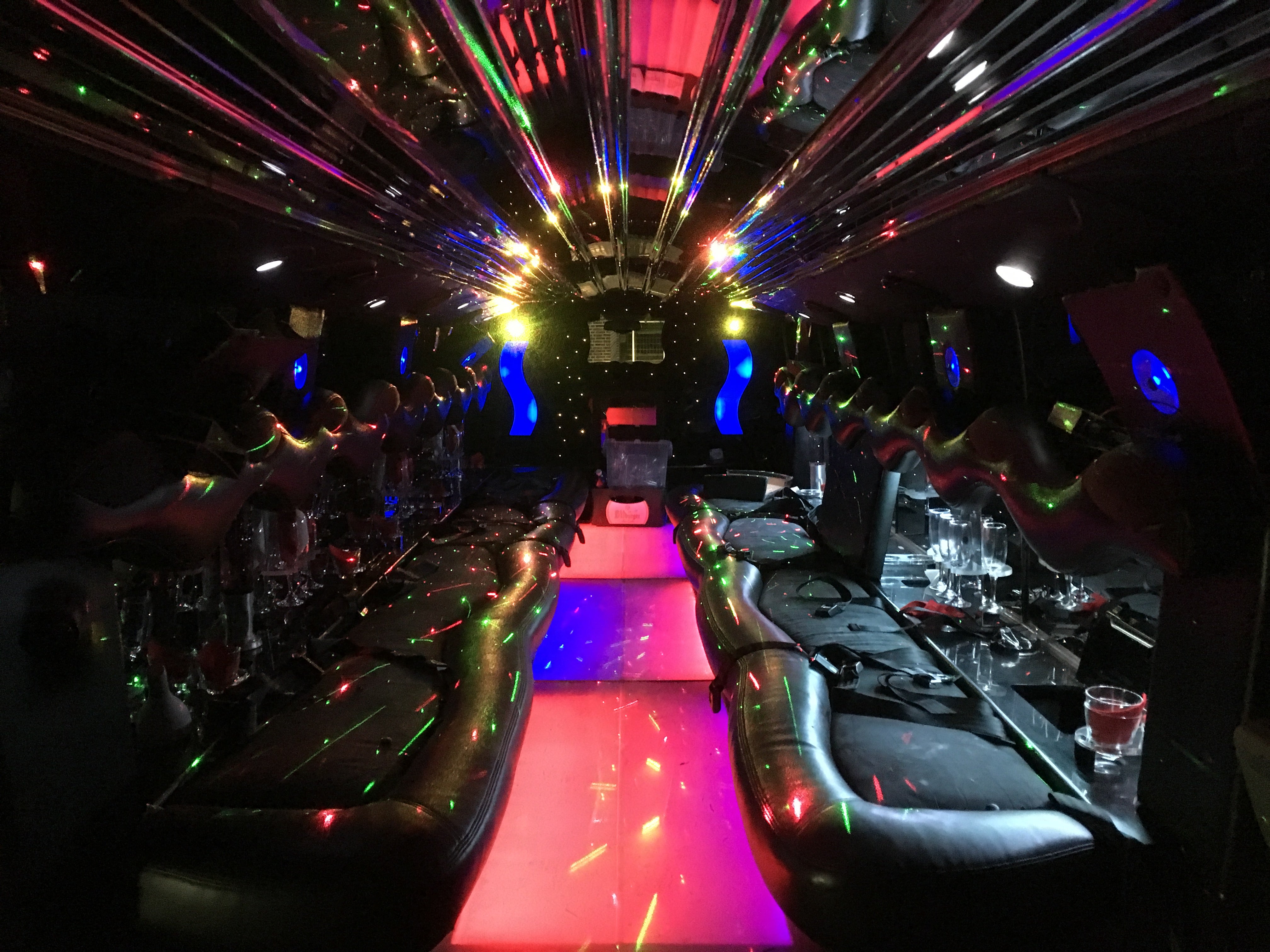 Stretchlimousine mieten, Hummer H2, Lincoln, Chrysler, Luxus Pur, Hochzeitsauto, Geburtstage, Jungesselenabschiede, Partyfahrten, Events