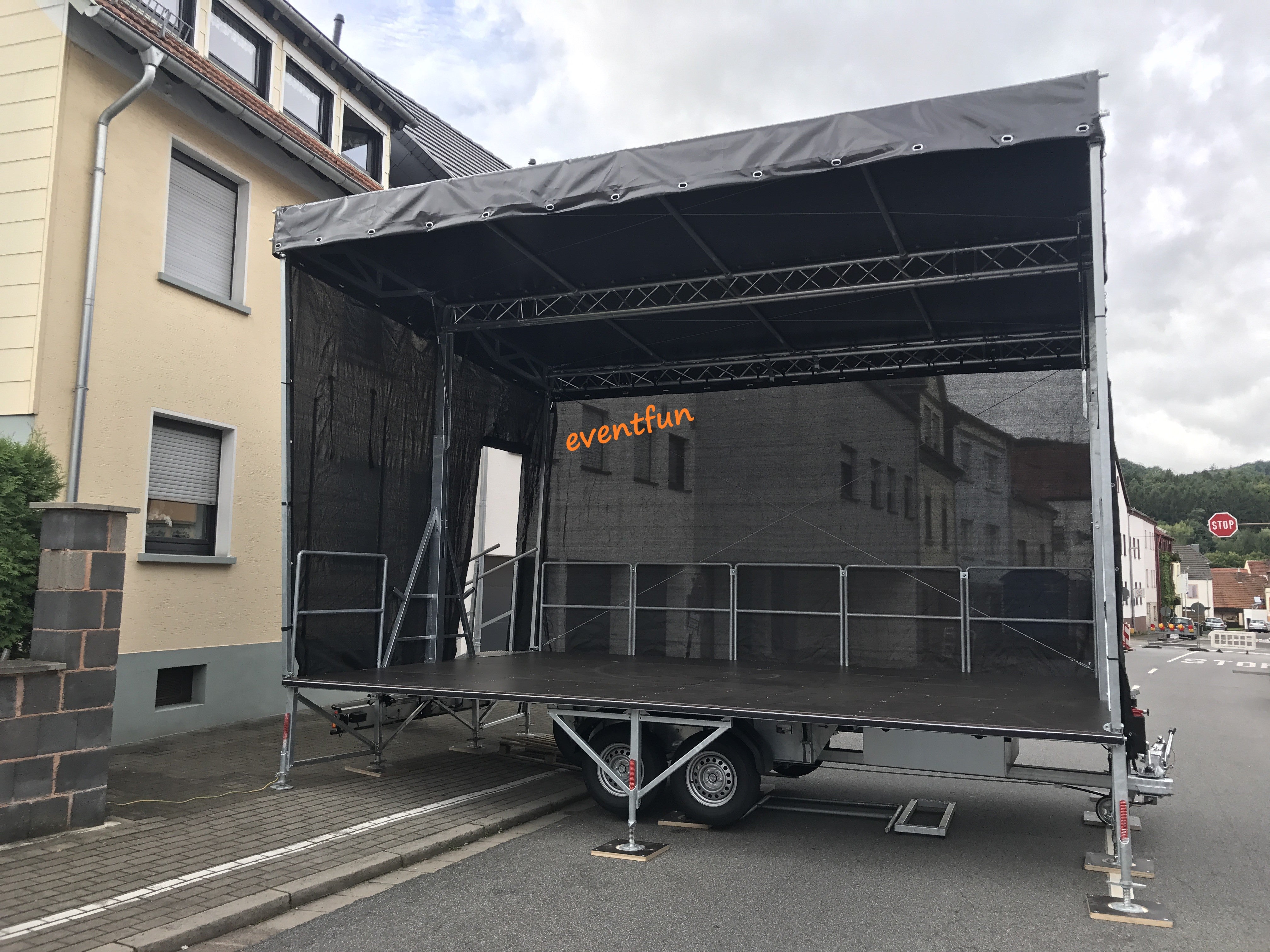 Bühne / Eventbühne / Konzertbühne von 20qm bis 50qm – 4