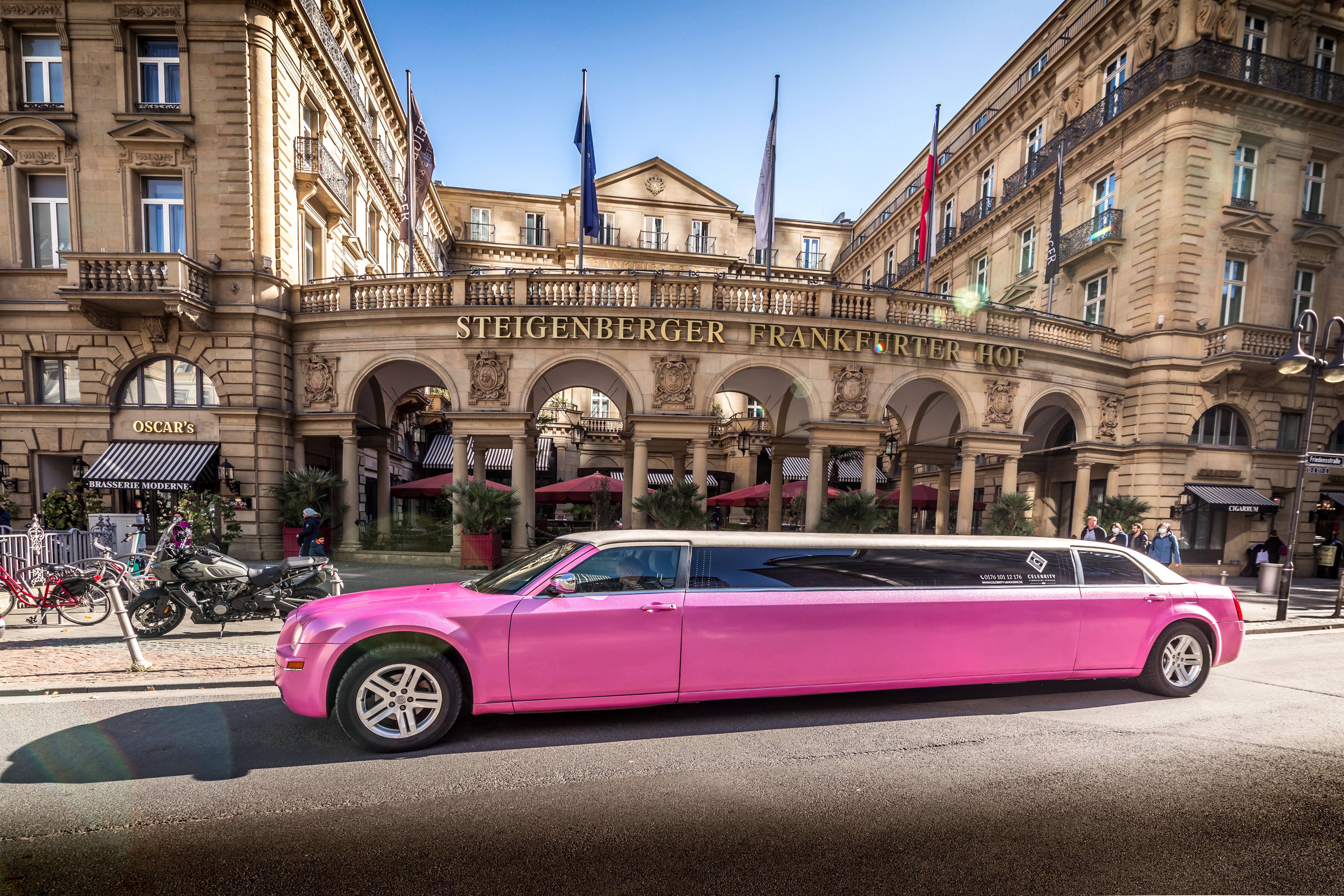 Chrysler 300C PINKE Stretchlimousine mit rotem Teppich – 2