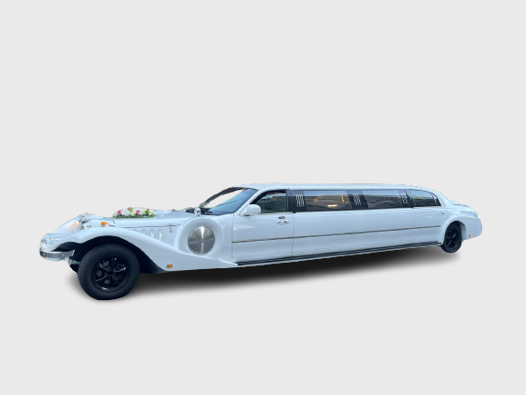 Excalibur Oldtimer Stretchlimousine in Weiß mit rotem Teppich und einer Sektflasche – 2
