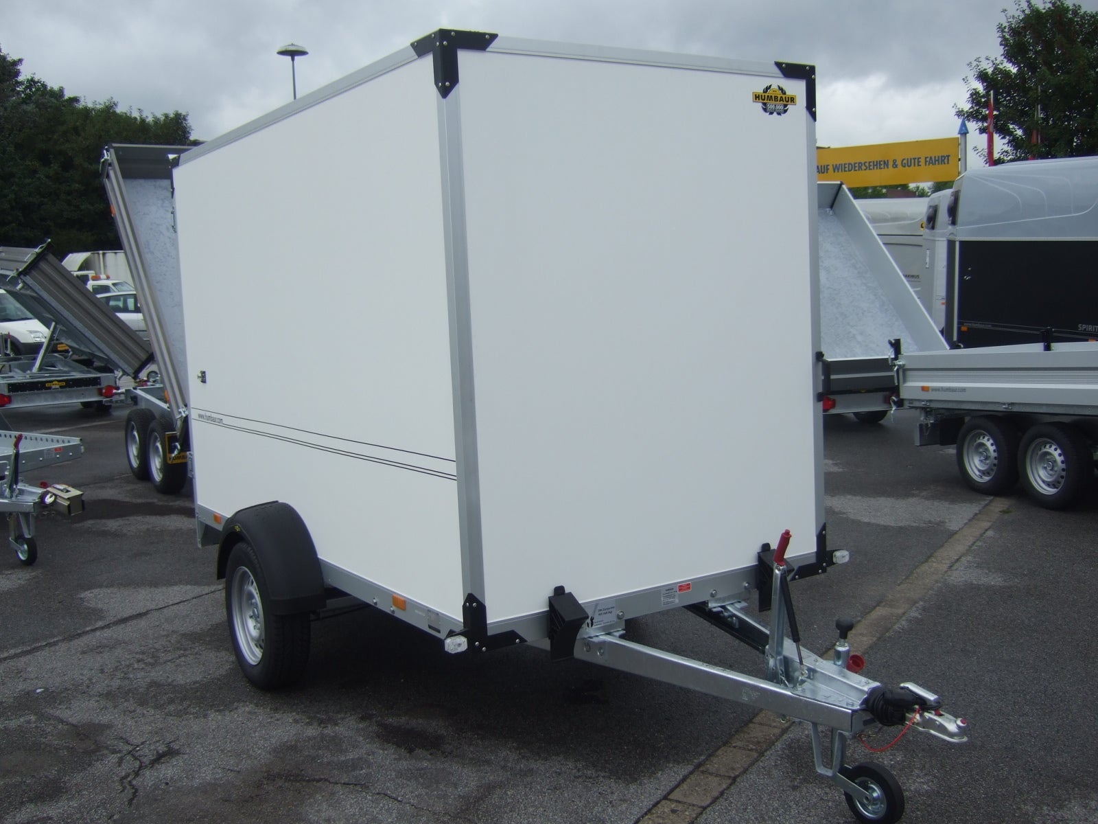 Kofferanhänger Anhänger 1300 KG Laderaum 3.0x1.5x1.8m Transportanhänger Koffer Abschließbar 100 km/h Motorradtransport – 3