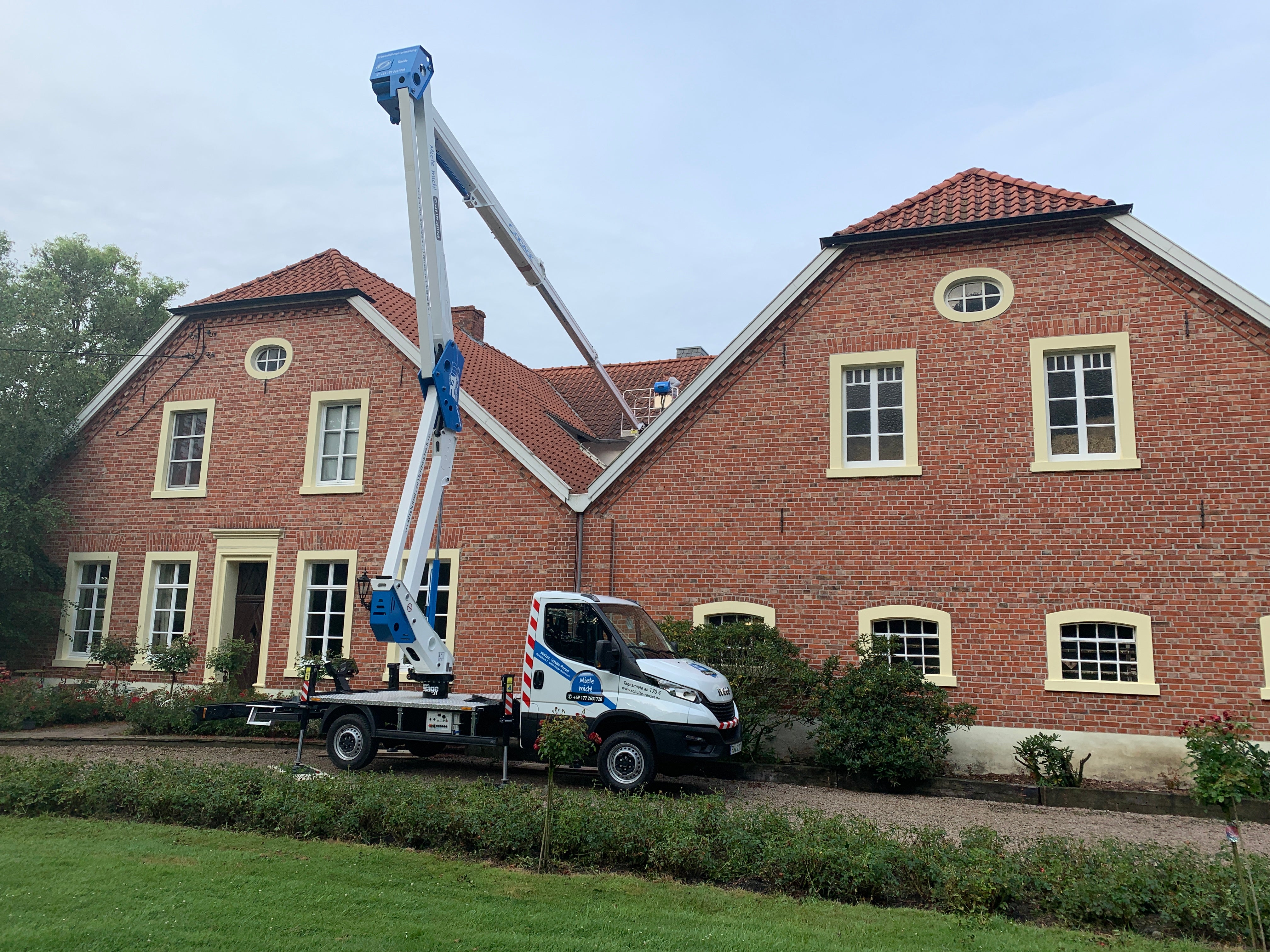 MIETE! 24m LKW Gelenkarbeitsbühne Arbeitsbühne Hubsteiger Teleskopbühne 3,5t – 2