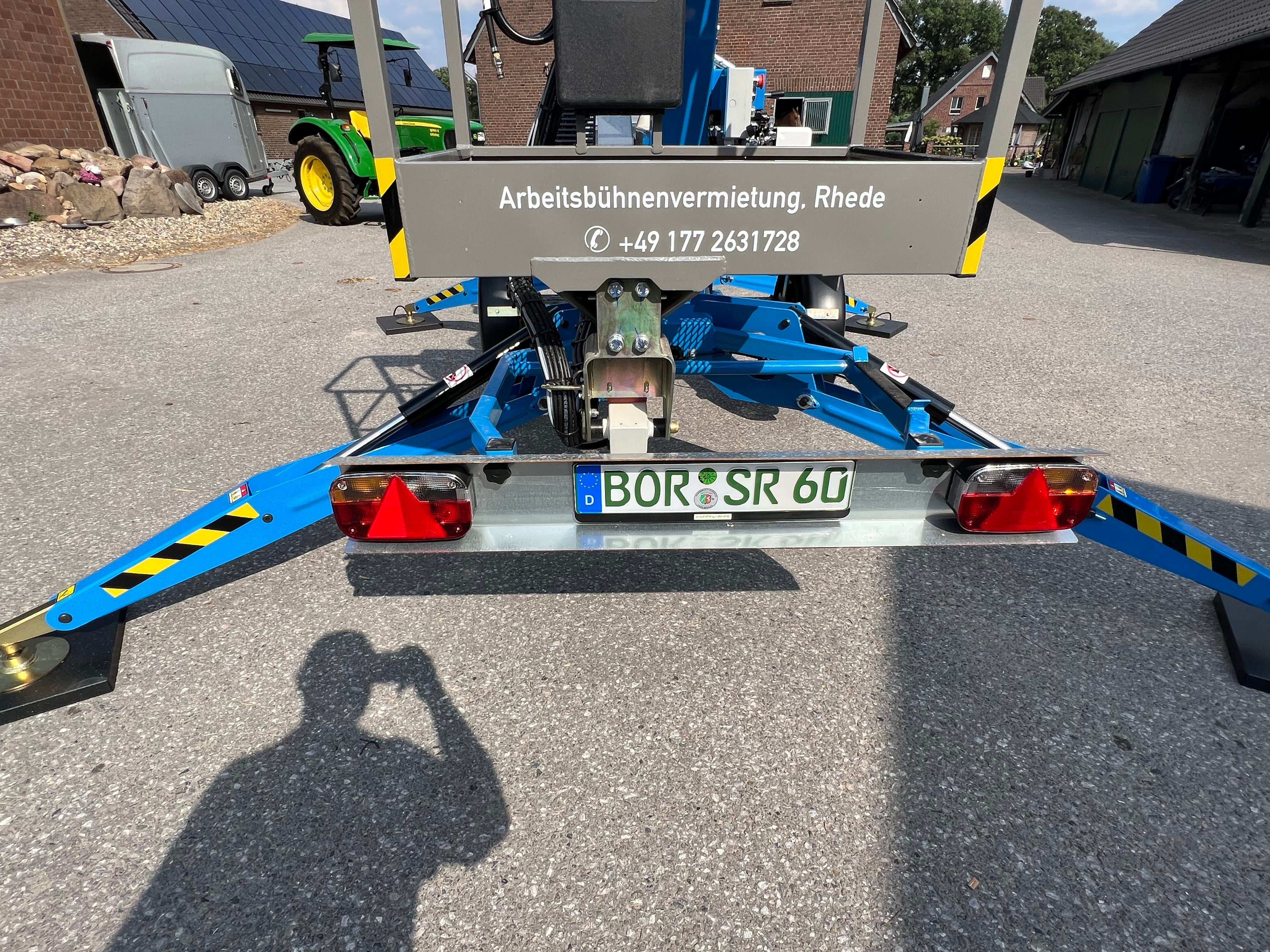 MIETE!12m Anhängerbühne Nifty 120T Hubsteiger Bühne Teleskopbühne – 2