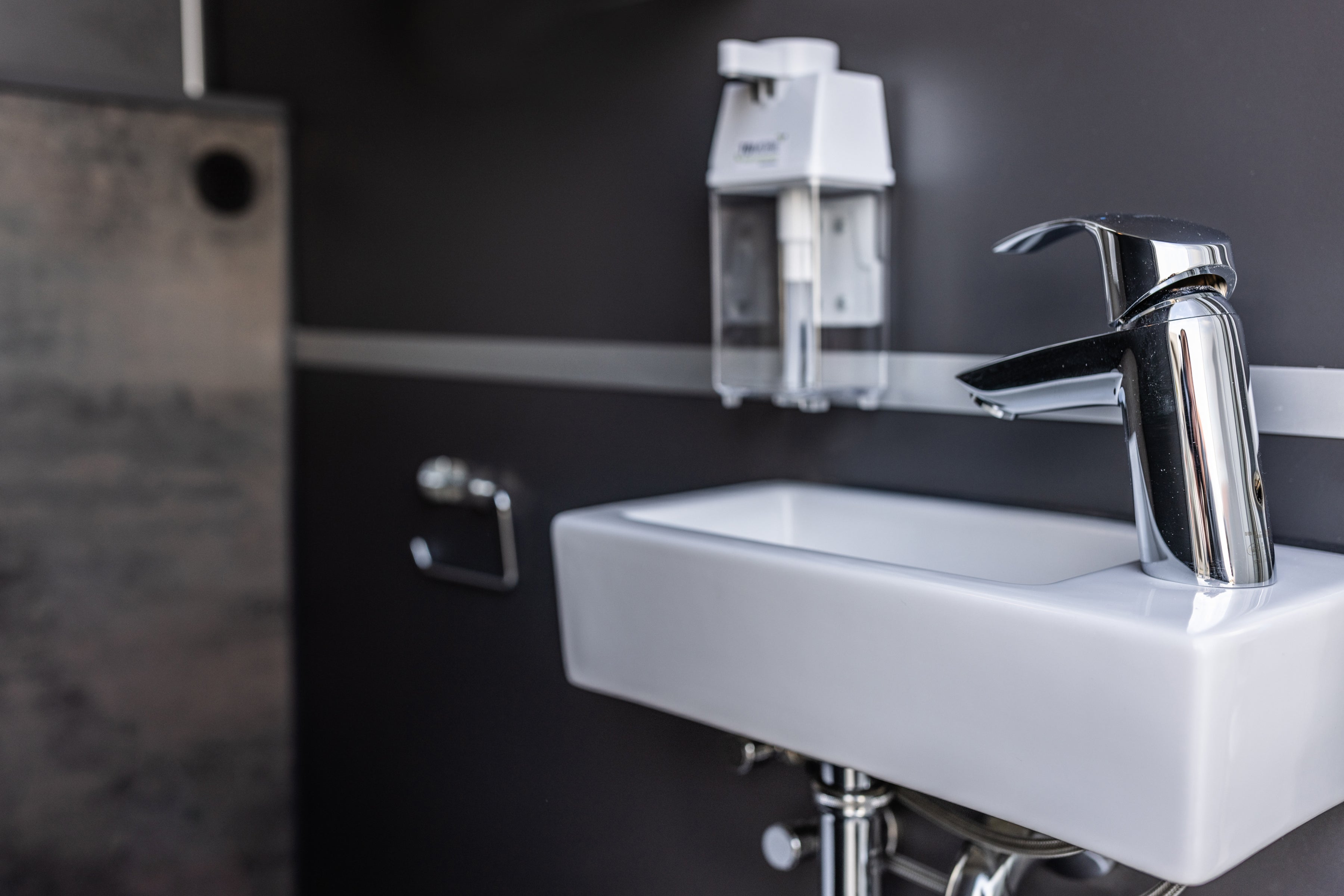 Mega-Jumbo UNISEX-Toilettenwagen – 4